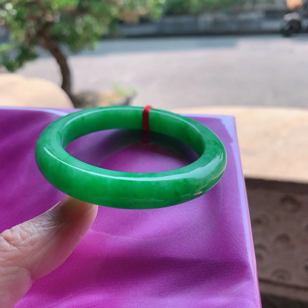 正圈满色阳绿 一丝棉根 尺寸:52.1/9.6/8.7 满色 