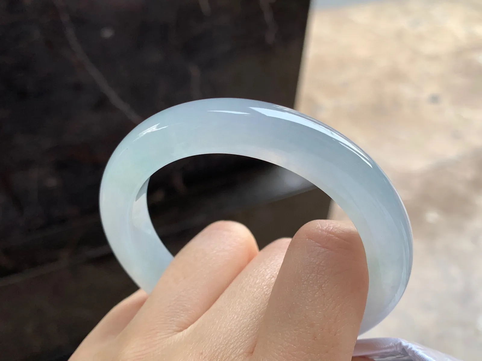 糯冰种手镯
尺寸：54.4-9.6-9.4mm
种水好 小清新 上手好看