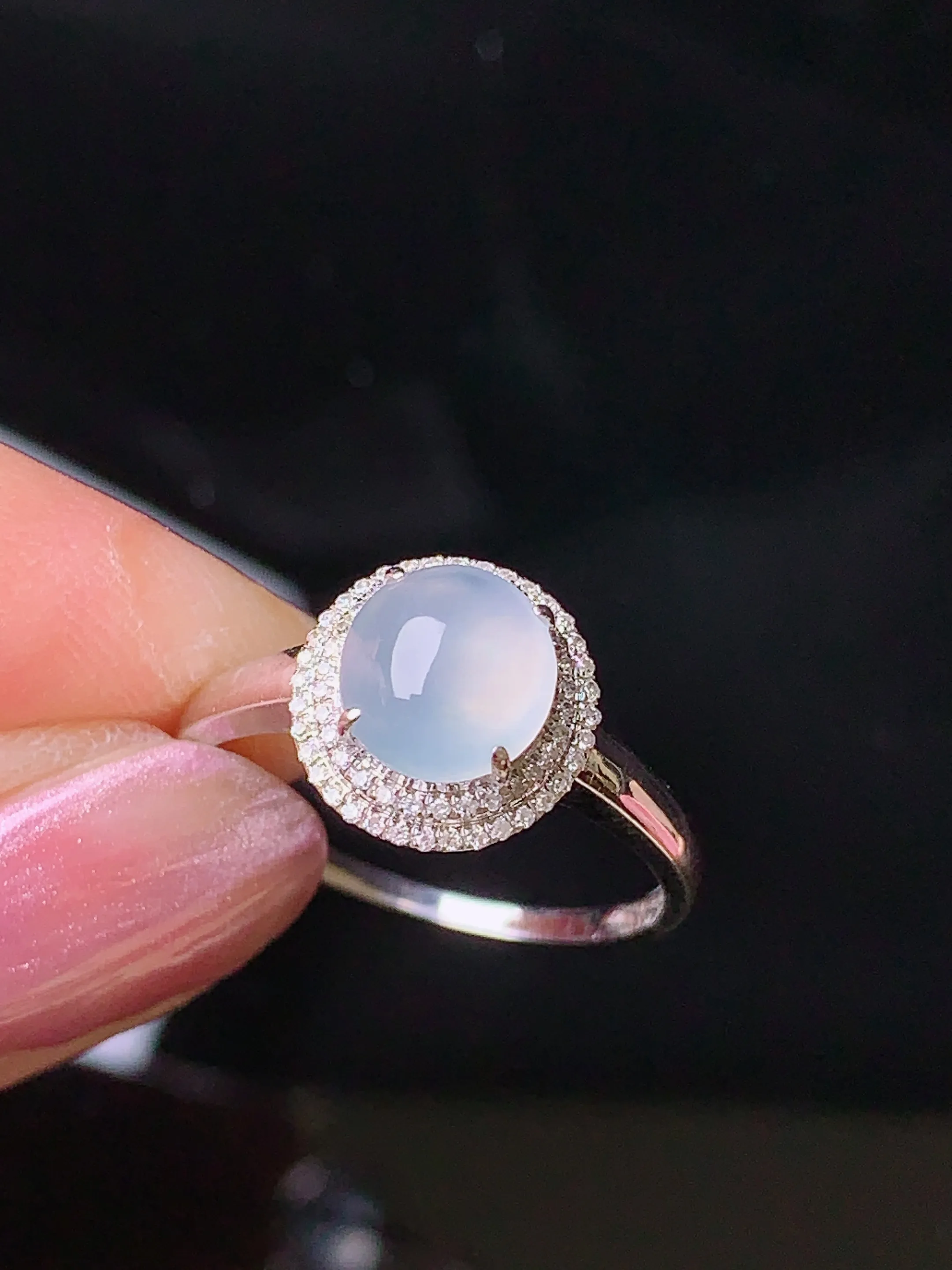 18k金钻镶嵌冰种蛋面戒指 玉质细腻 色泽清新艳丽 圈口14.5 整体尺寸10.3*9.8*7.5