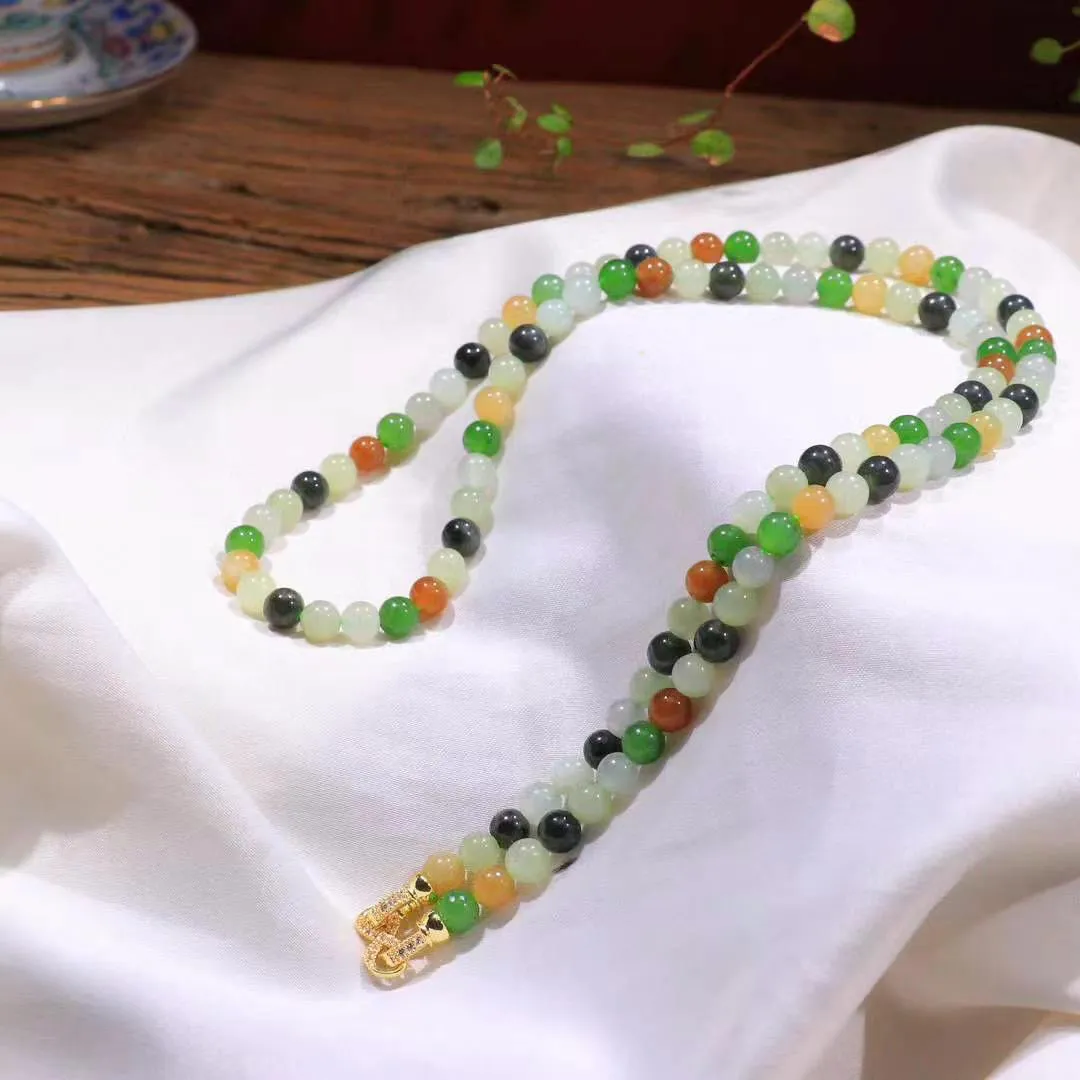 【楼兰三色.挂链】和田玉楼兰色108项链 
尺寸取一6mm重36.8克
和田玉楼兰色108项链 玉质温润细腻  整串打磨圆润，佩戴舒适。珠珠落玉盘，间关莺语花底滑，一生美好时光，无论身在何处，都有它相伴相守。事事顺遂，幸福美满，吉祥如意