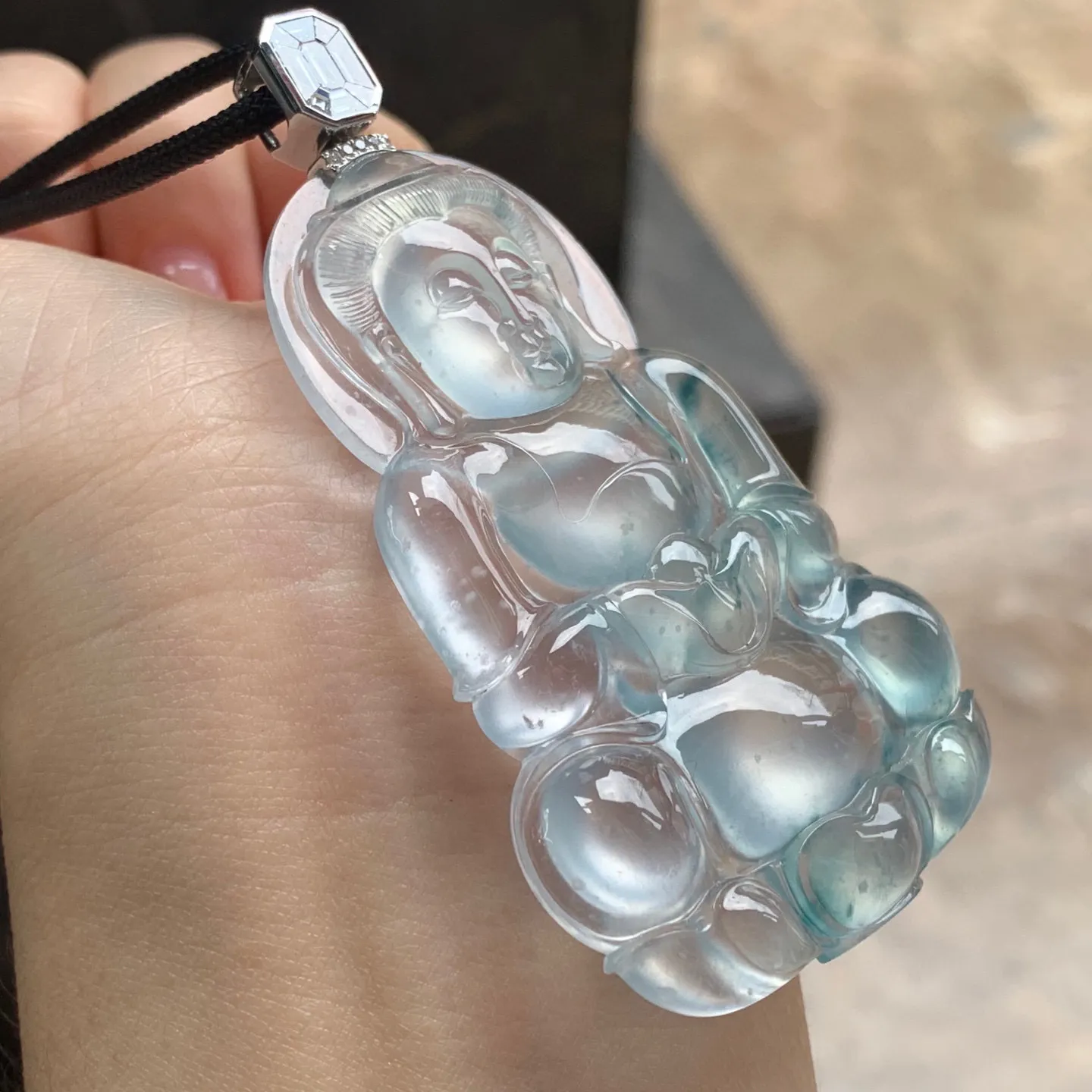 玻璃种飘花观音
实物超美～料子老起刚！