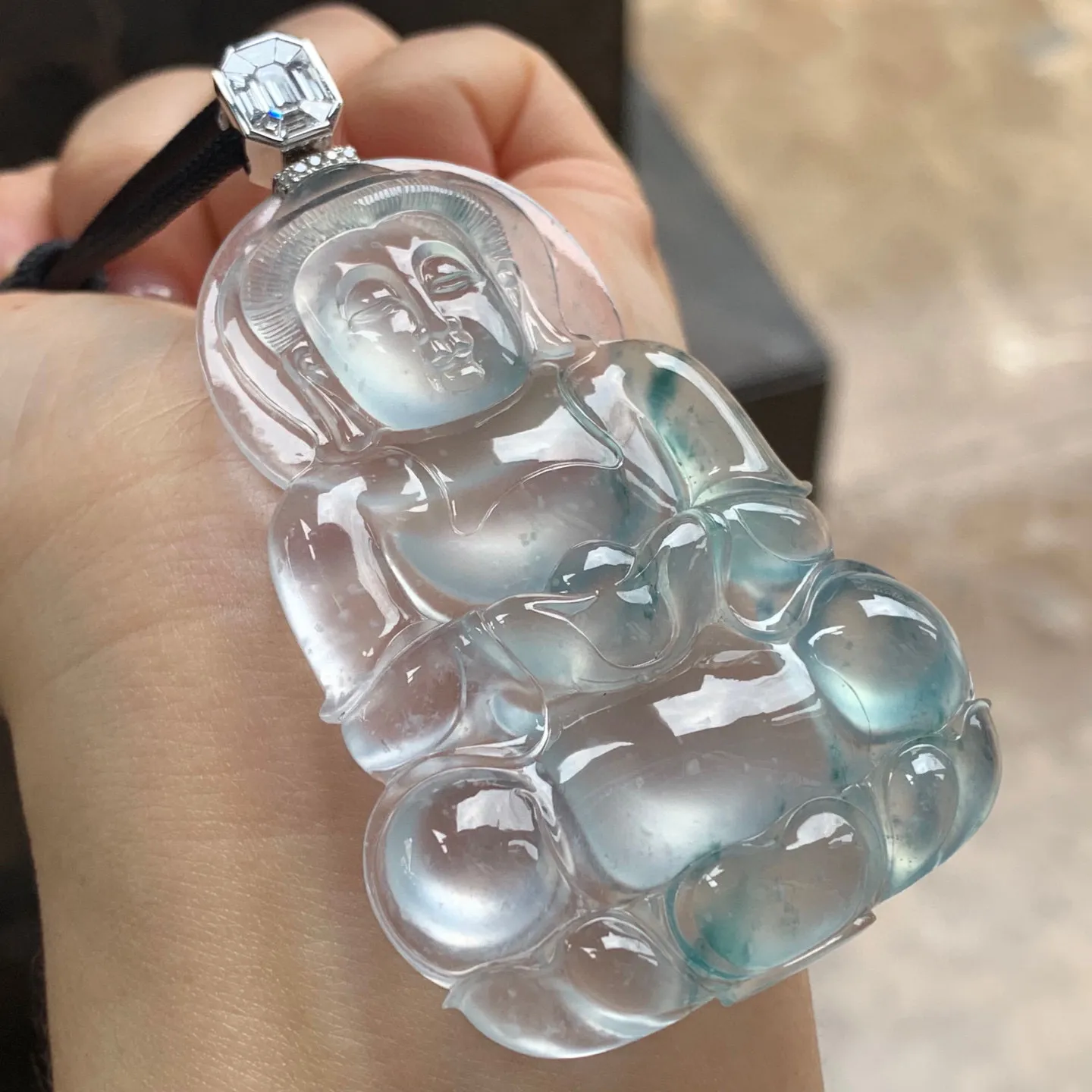 玻璃种飘花观音
实物超美～料子老起刚！