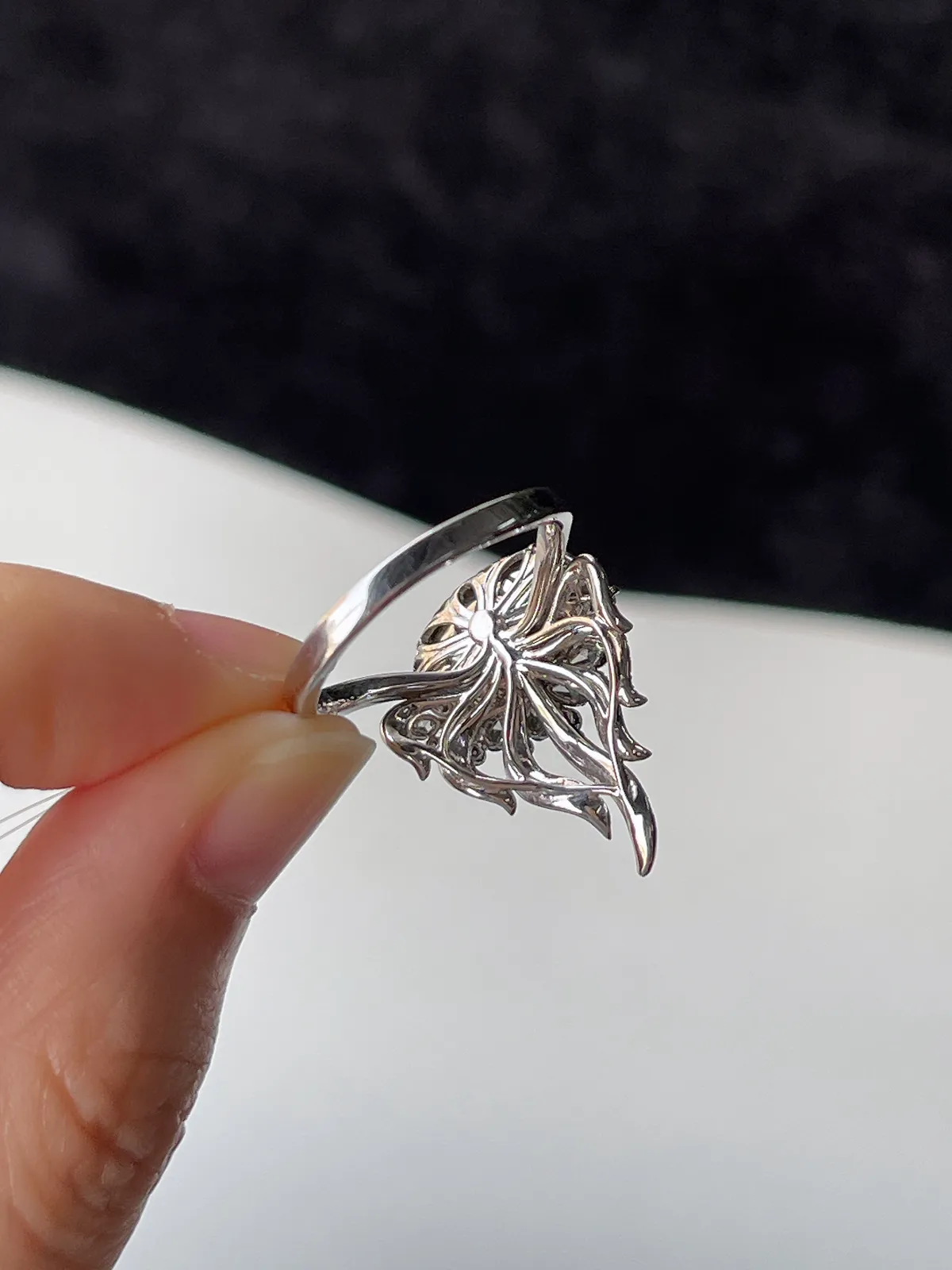 翡翠冰种绿色戒指，18k金伴钻石