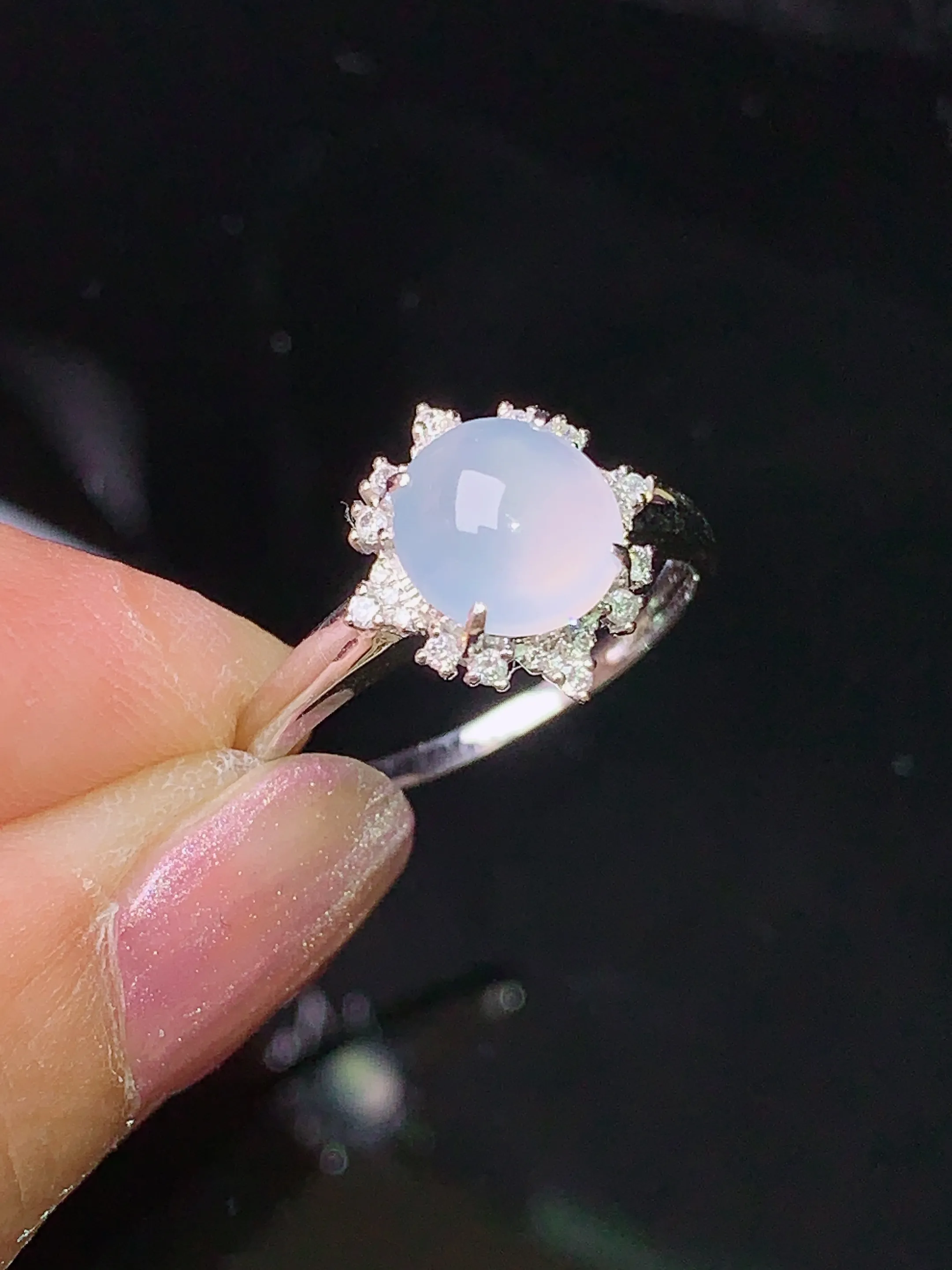 18k金钻镶嵌冰种蛋面戒指 玉质细腻 色泽清新艳丽 圈口14.5 整体尺寸11.6*7.3