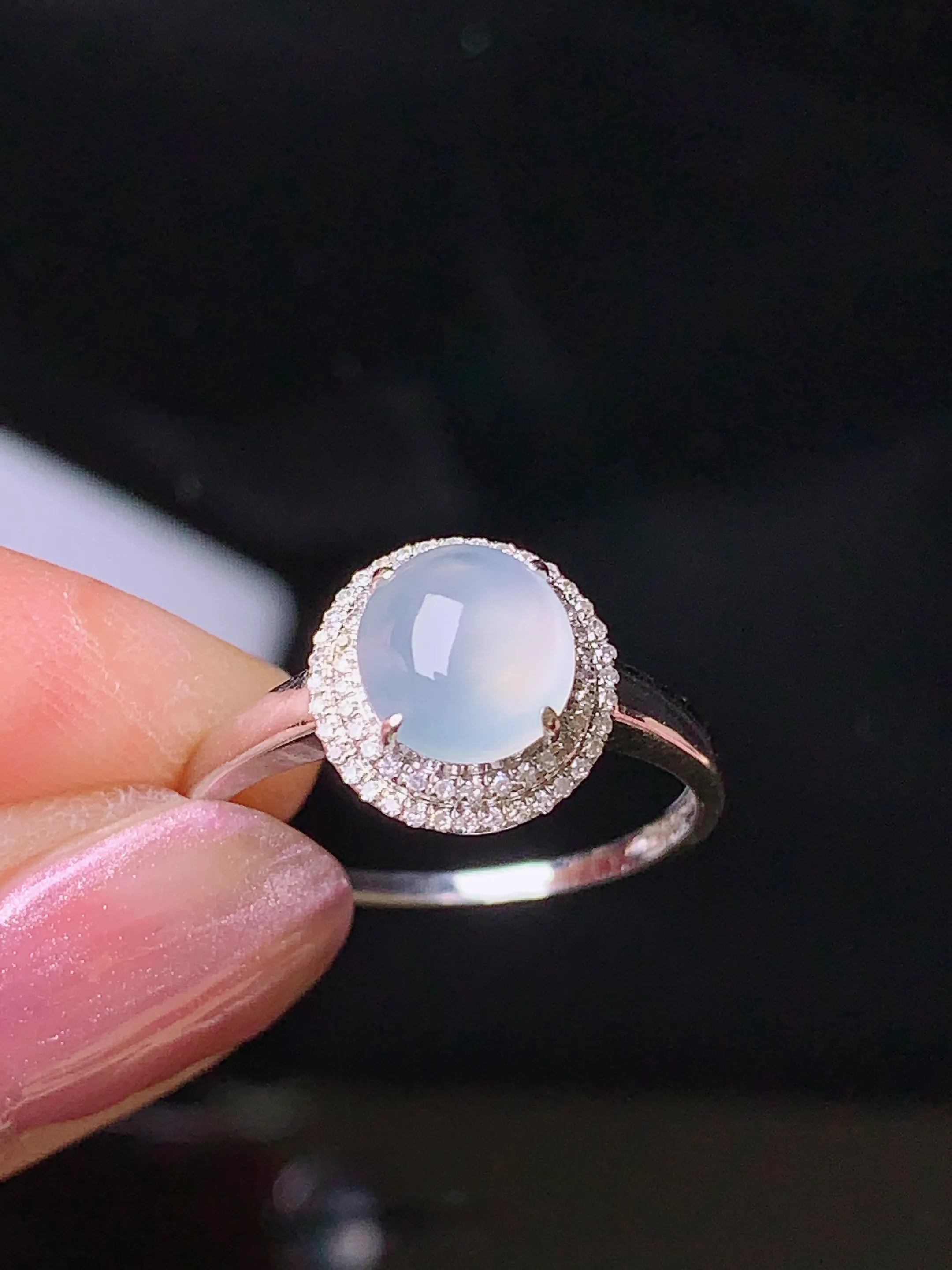 18k金钻镶嵌冰种蛋面戒指 玉质细腻 色泽清新艳丽 圈口14.5 整体尺寸10.3*9.8*7.5