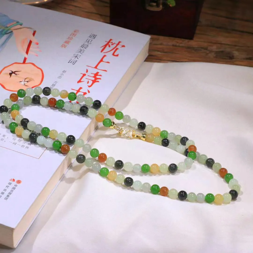 【楼兰三色.挂链】和田玉楼兰色108项链 
尺寸取一6mm重36.8克
和田玉楼兰色108项链 玉质温润细腻  整串打磨圆润，佩戴舒适。珠珠落玉盘，间关莺语花底滑，一生美好时光，无论身在何处，都有它相伴相守。事事顺遂，幸福美满，吉祥如意