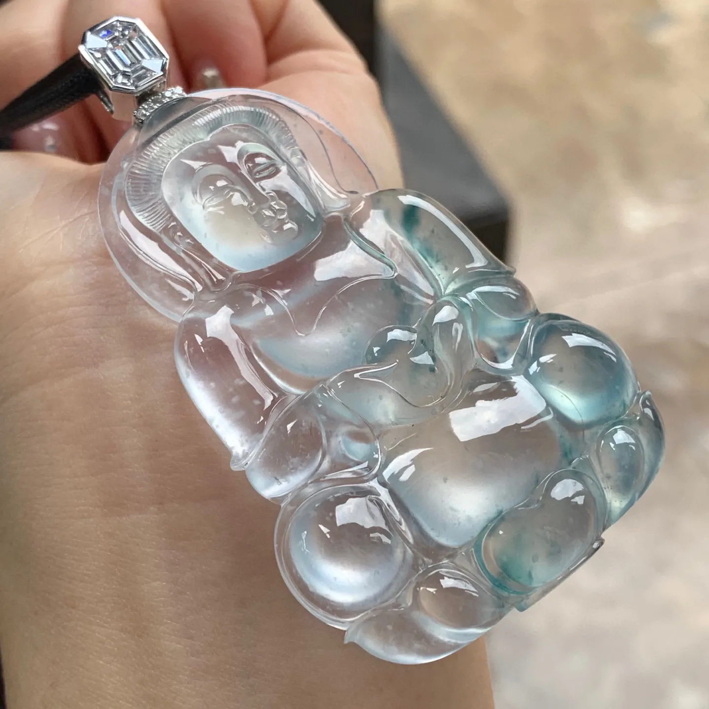玻璃种飘花观音
实物超美～料子老起刚！