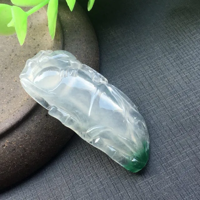 推荐【冰飘绿竹节】喜鹊登枝喜事连连，节节高升，起光，种水超好，种老细腻，冰透，点翠，品相佳，超值～～44*19.8*5,1