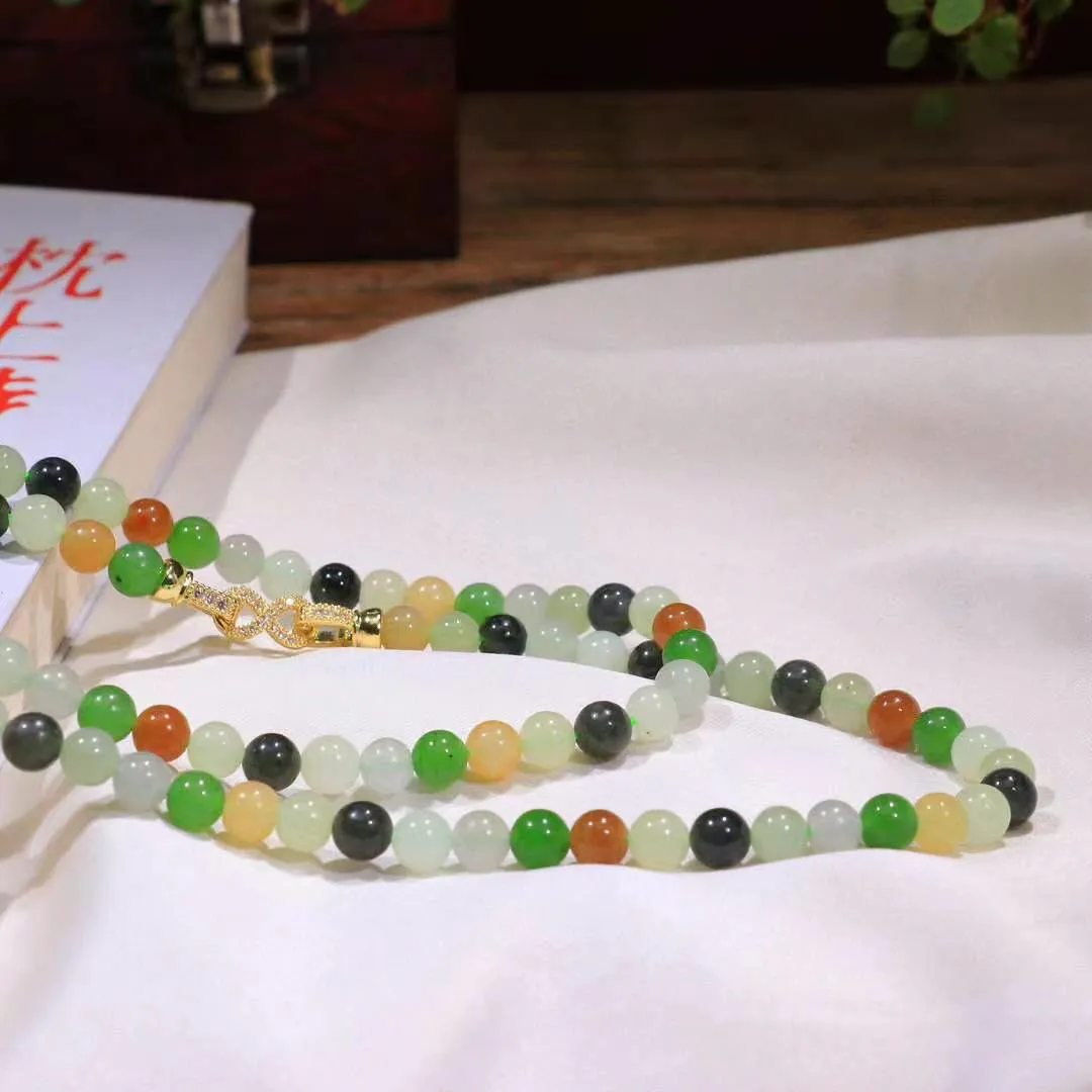 【楼兰三色.挂链】和田玉楼兰色108项链 
尺寸取一6mm重36.8克
和田玉楼兰色108项链 玉质温润细腻  整串打磨圆润，佩戴舒适。珠珠落玉盘，间关莺语花底滑，一生美好时光，无论身在何处，都有它相伴相守。事事顺遂，幸福美满，吉祥如意