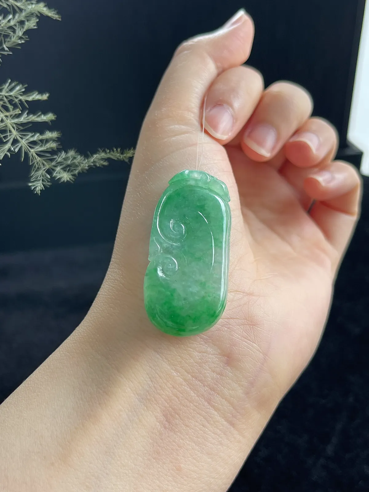 翡翠冰糯种飘绿如意