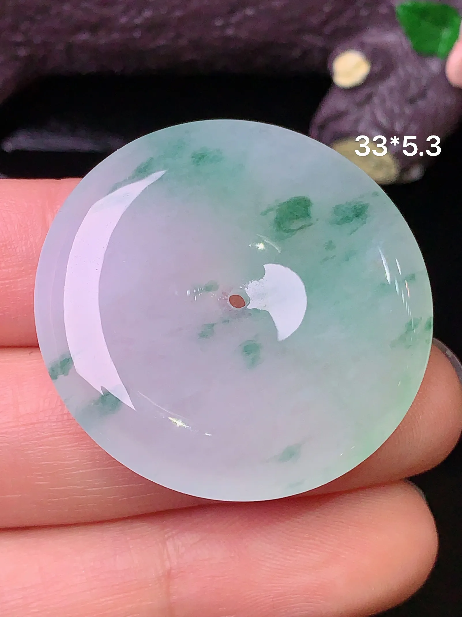 飘绿平安扣吊坠 玉质细腻 色泽清新艳丽 整体尺寸33*5.3