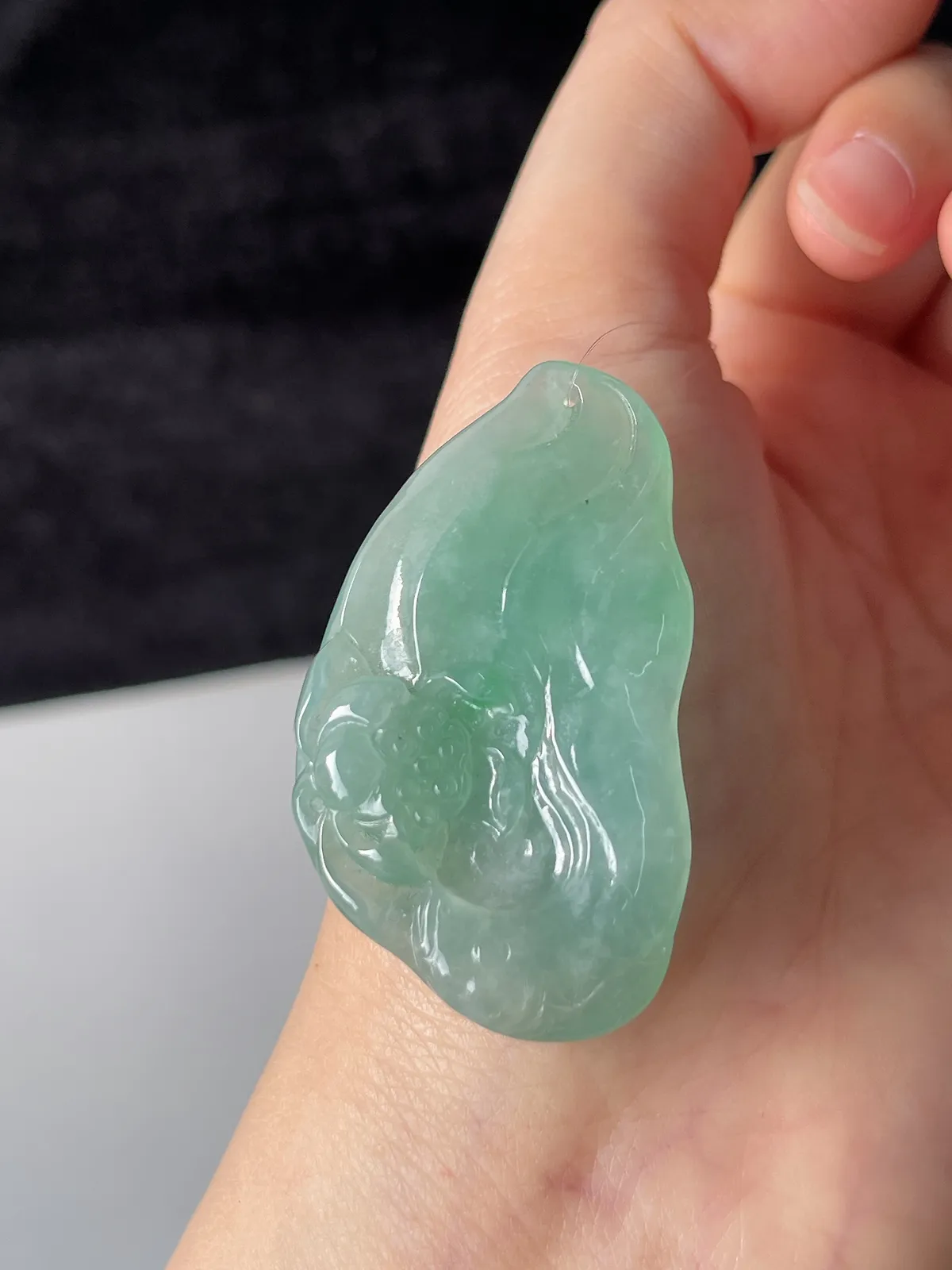 翡翠冰糯种淡绿色吊坠