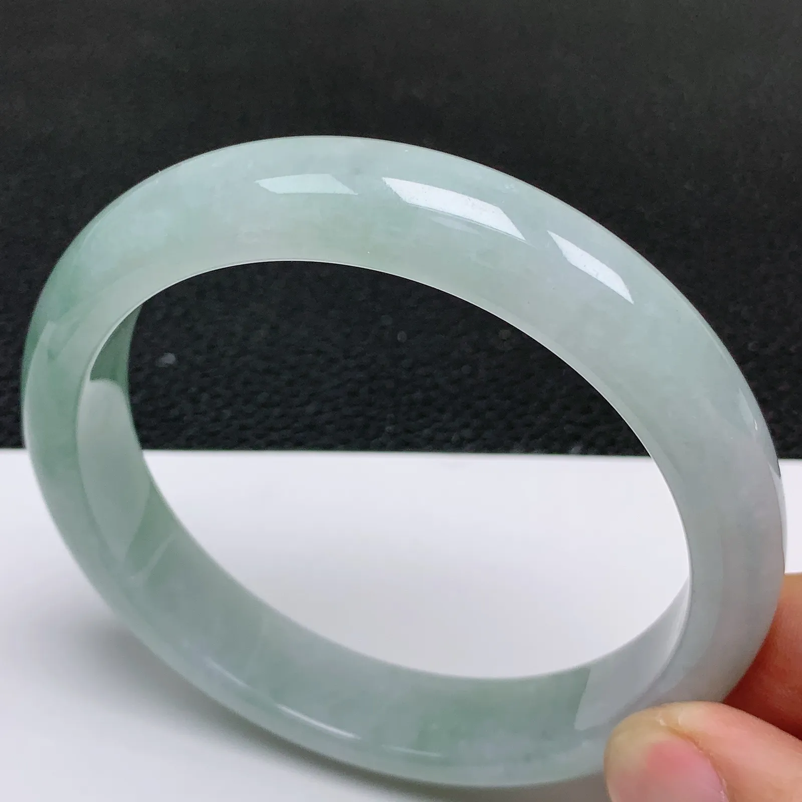 大圈口63～64 天然翡翠A货老坑冰润飘花正圈手镯 尺寸63.2*13.5*8.5mm