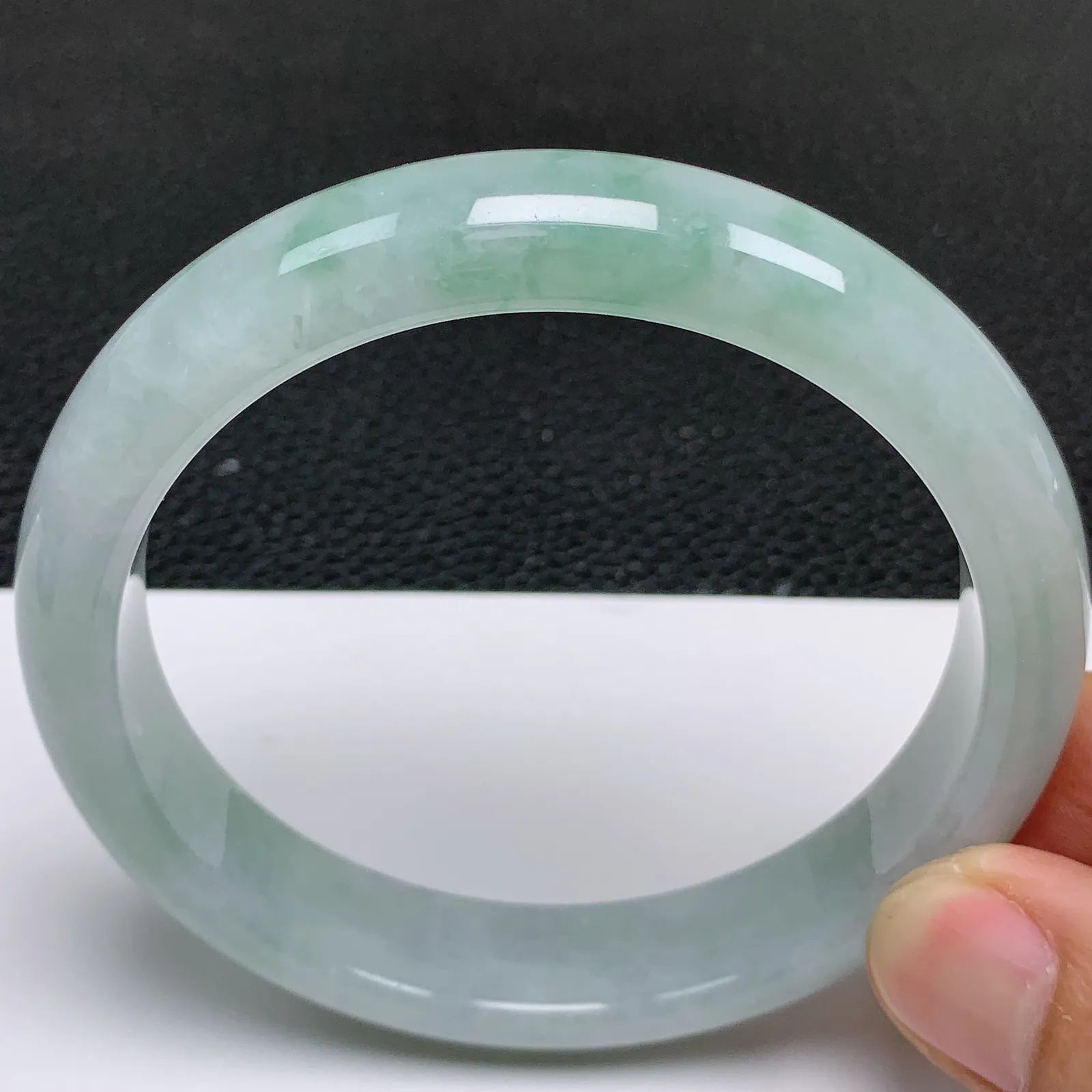 大圈口63～64 天然翡翠A货老坑冰润飘花正圈手镯 尺寸63.2*13.5*8.5mm