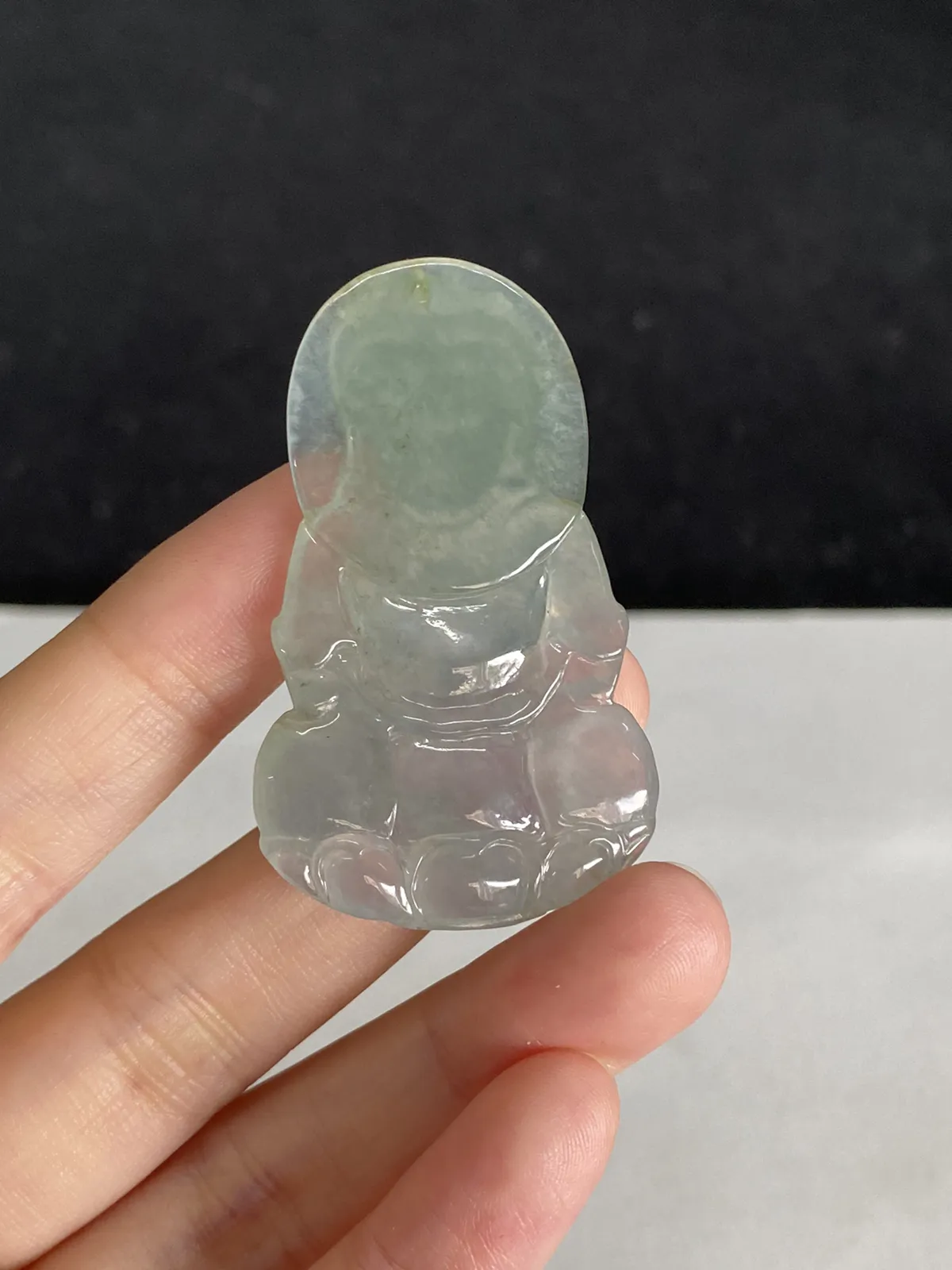 翡翠冰糯种淡绿色吊坠