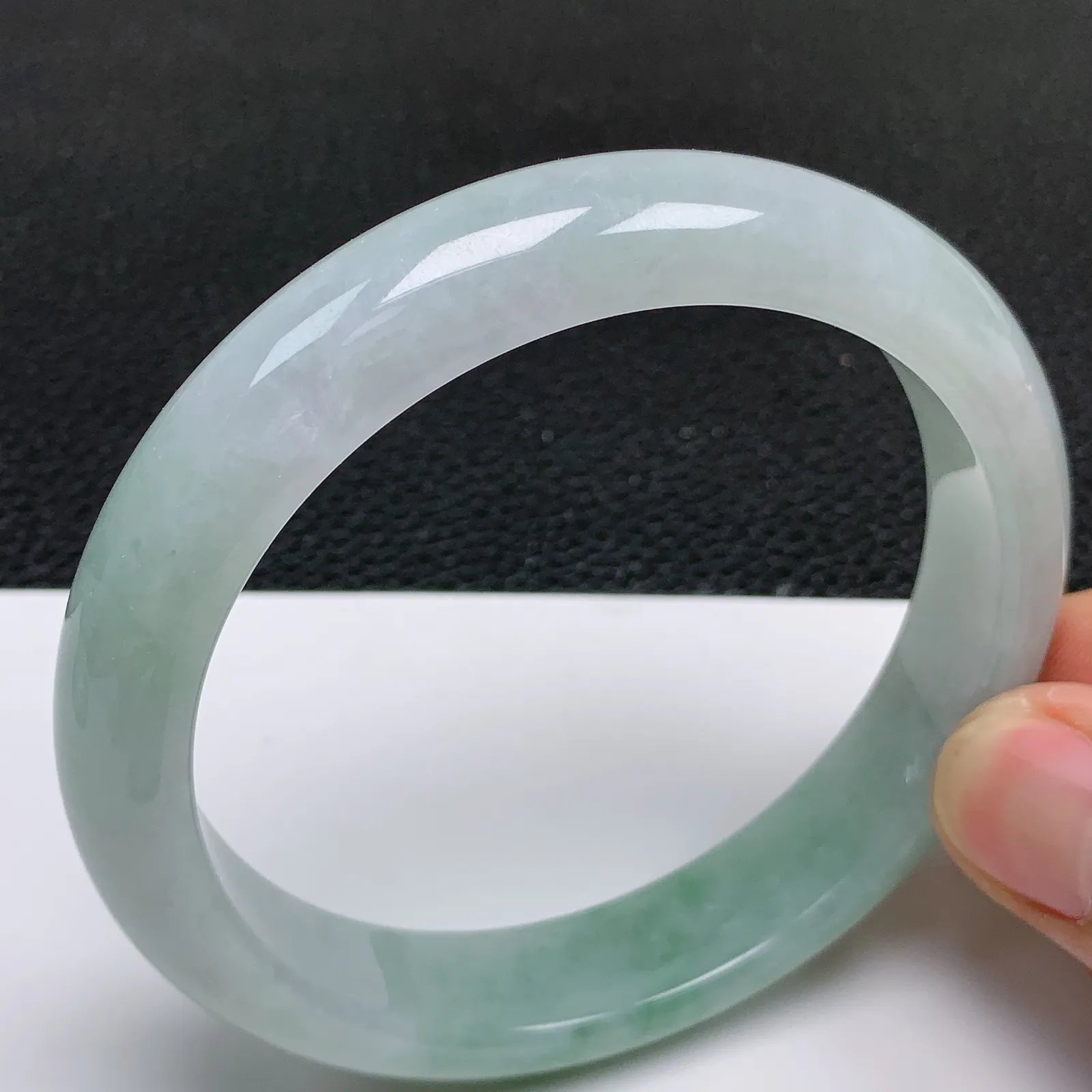 大圈口63～64 天然翡翠A货老坑冰润飘花正圈手镯 尺寸63.2*13.5*8.5mm