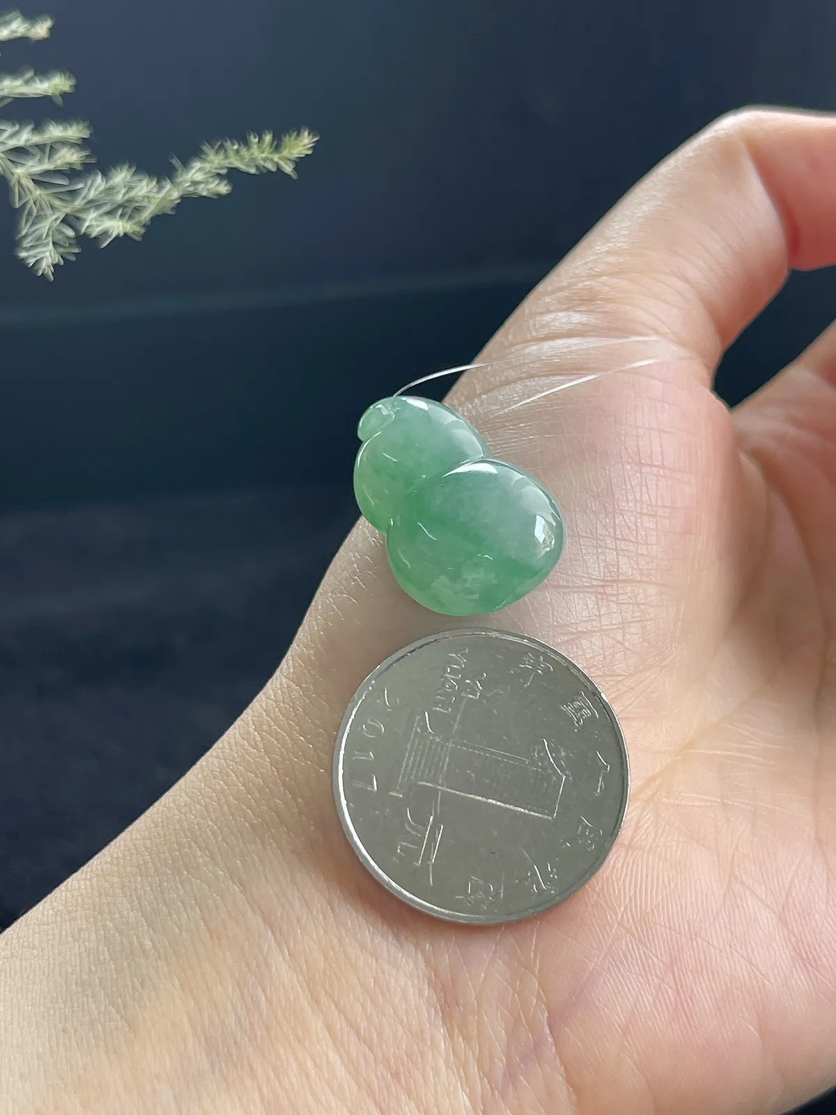 翡翠冰糯种淡绿色葫芦