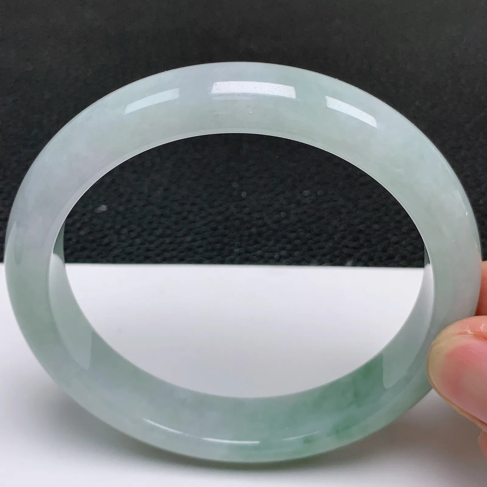 大圈口63～64 天然翡翠A货老坑冰润飘花正圈手镯 尺寸63.2*13.5*8.5mm