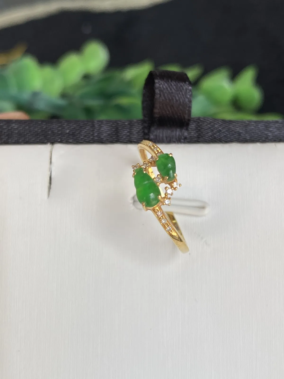 推荐【13#阳绿葫芦戒指】满阳绿小葫芦，无纹裂，细腻，色阳，满色，清纯可爱型，品相佳～～