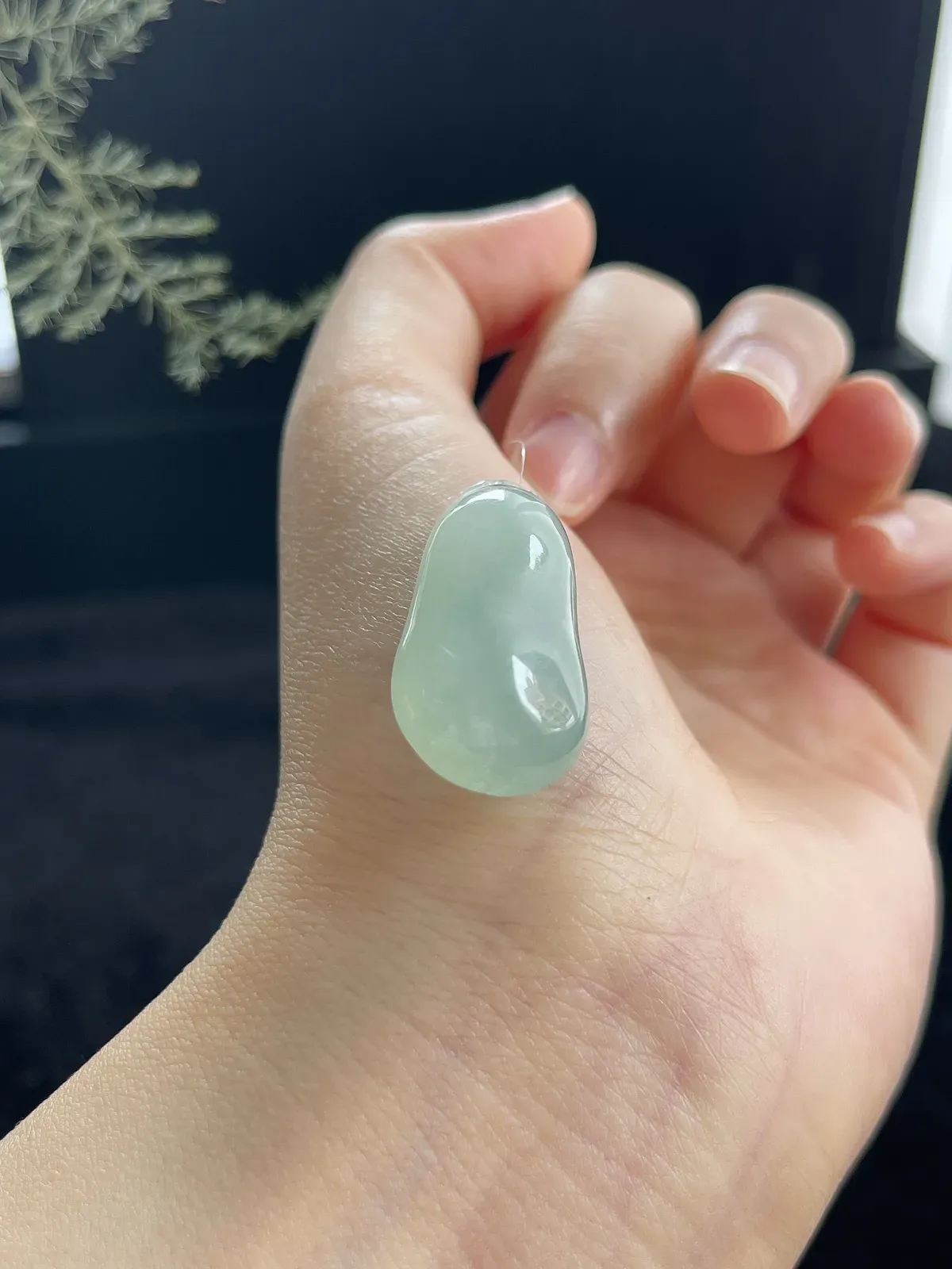 翡翠冰糯种淡绿色福瓜