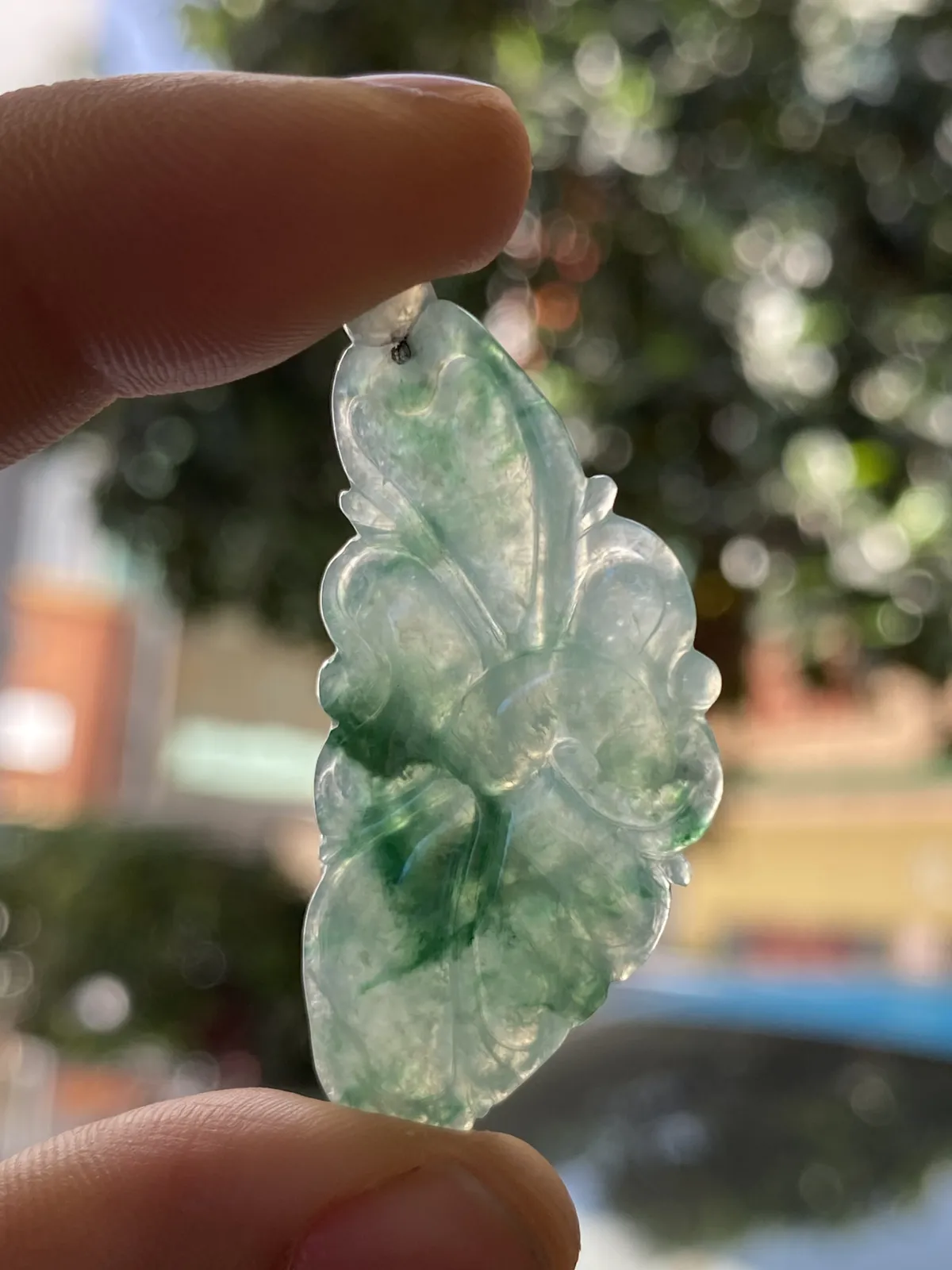 推荐【冰晴水飘绿荷叶】和和美美，呱呱来财！！无纹裂，水润冰透，种水好，细腻，飘绿，品相佳，44.7*20.5*4.1 毫米，超值～～