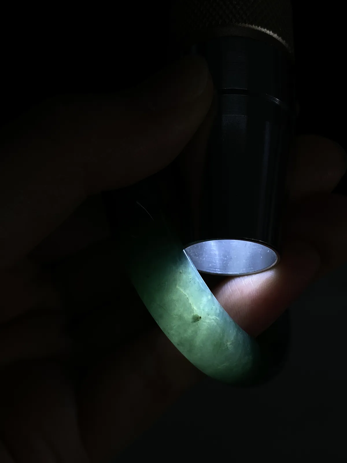 贵妃镯54.5圈口，翡翠冰糯种淡绿色手镯