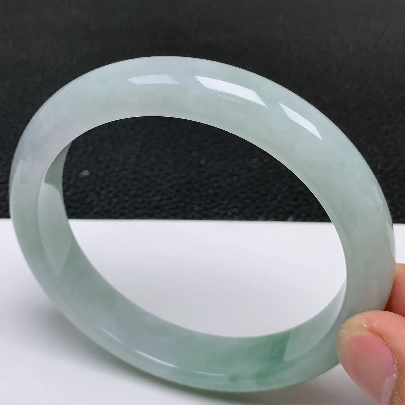 大圈口63～64 天然翡翠A货老坑冰润飘花正圈手镯 尺寸63.2*13.5*8.5mm