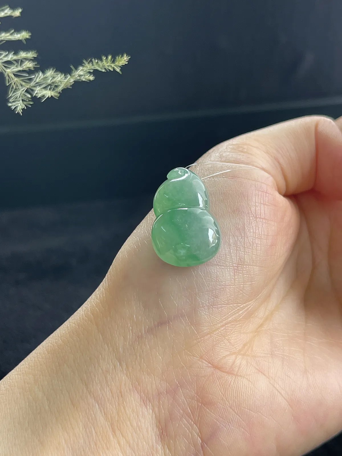 翡翠冰糯种淡绿色葫芦