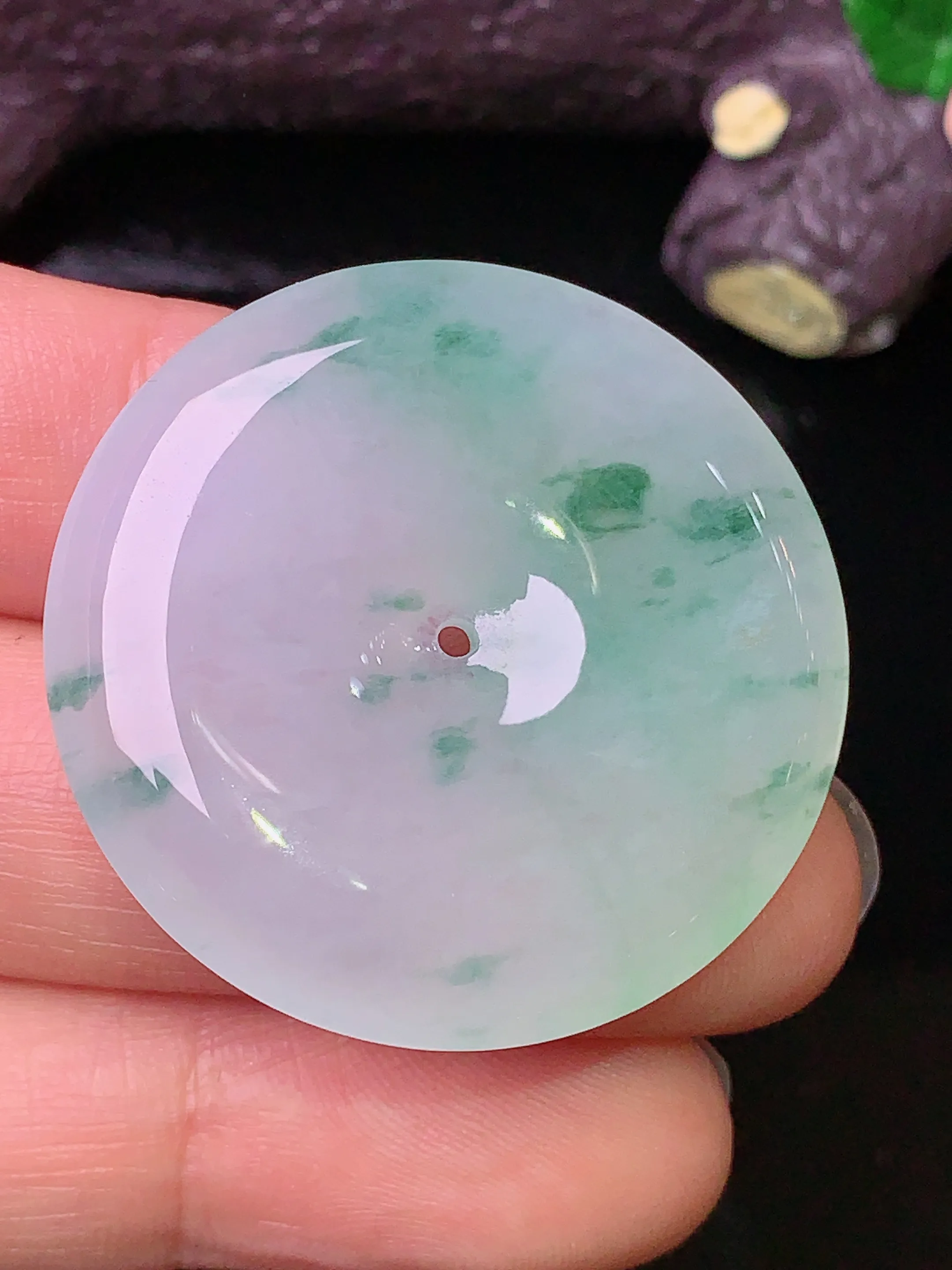 飘绿平安扣吊坠 玉质细腻 色泽清新艳丽 整体尺寸33*5.3