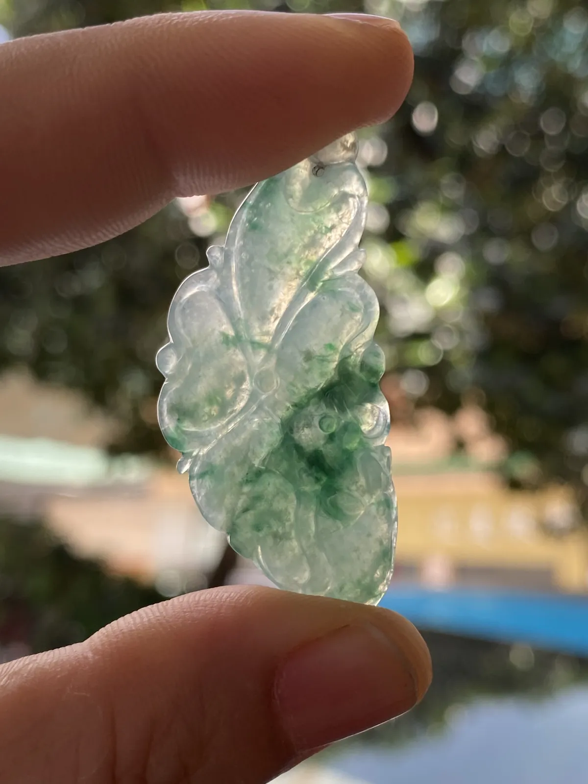 推荐【冰晴水飘绿荷叶】和和美美，呱呱来财！！无纹裂，水润冰透，种水好，细腻，飘绿，品相佳，44.7*20.5*4.1 毫米，超值～～