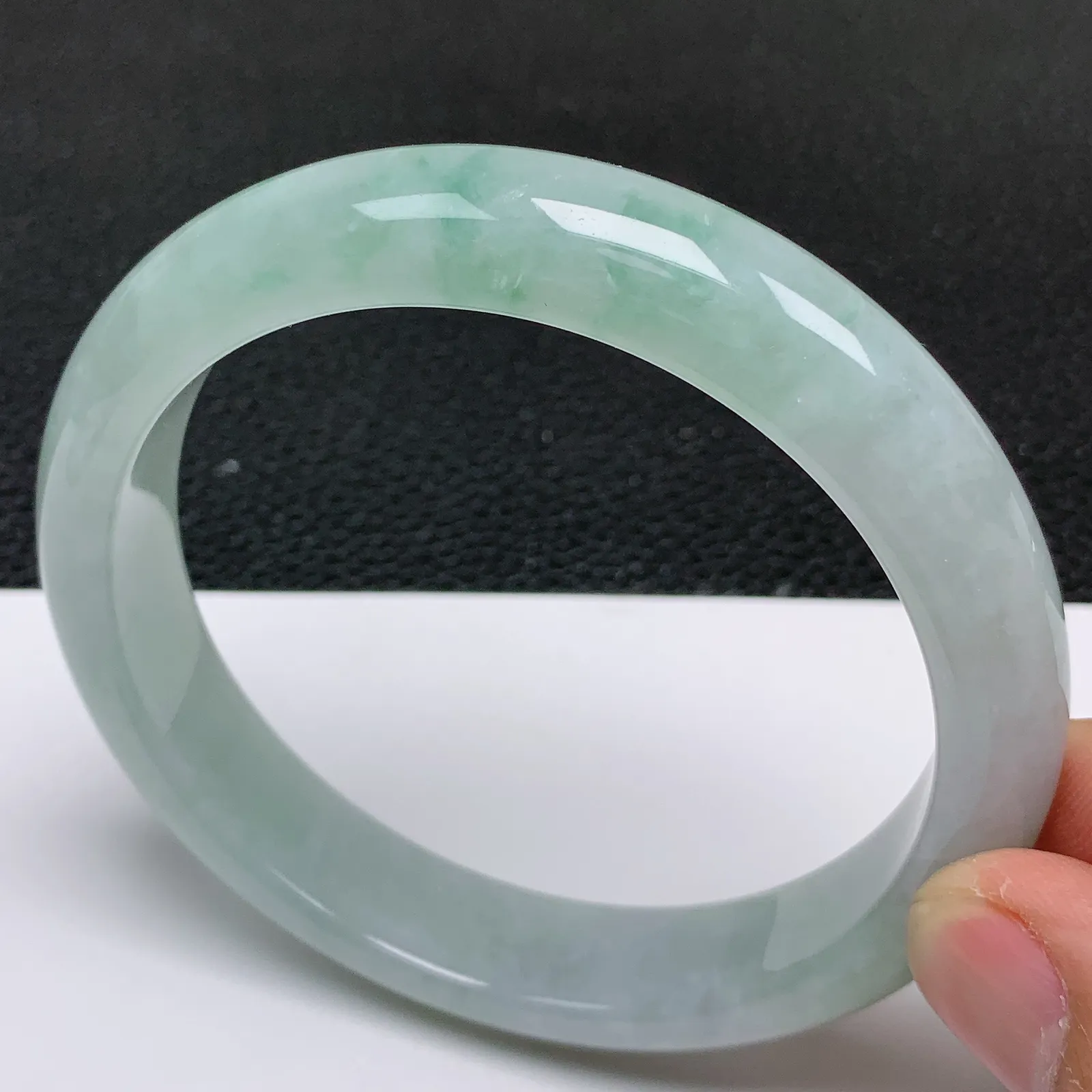 大圈口63～64 天然翡翠A货老坑冰润飘花正圈手镯 尺寸63.2*13.5*8.5mm