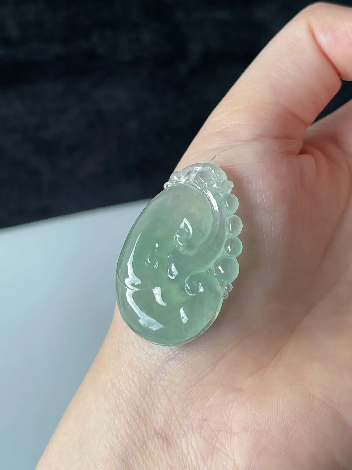 翡翠冰糯种淡绿色如意