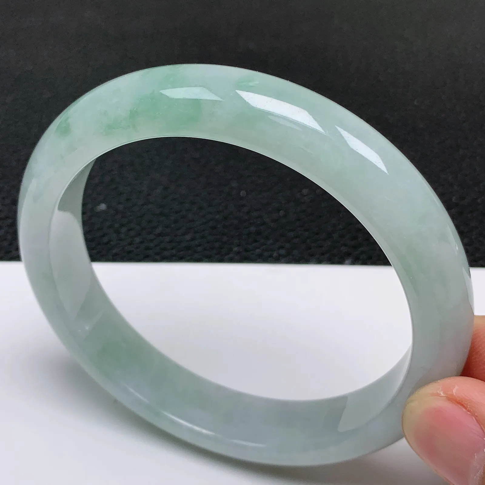 大圈口63～64 天然翡翠A货老坑冰润飘花正圈手镯 尺寸63.2*13.5*8.5mm