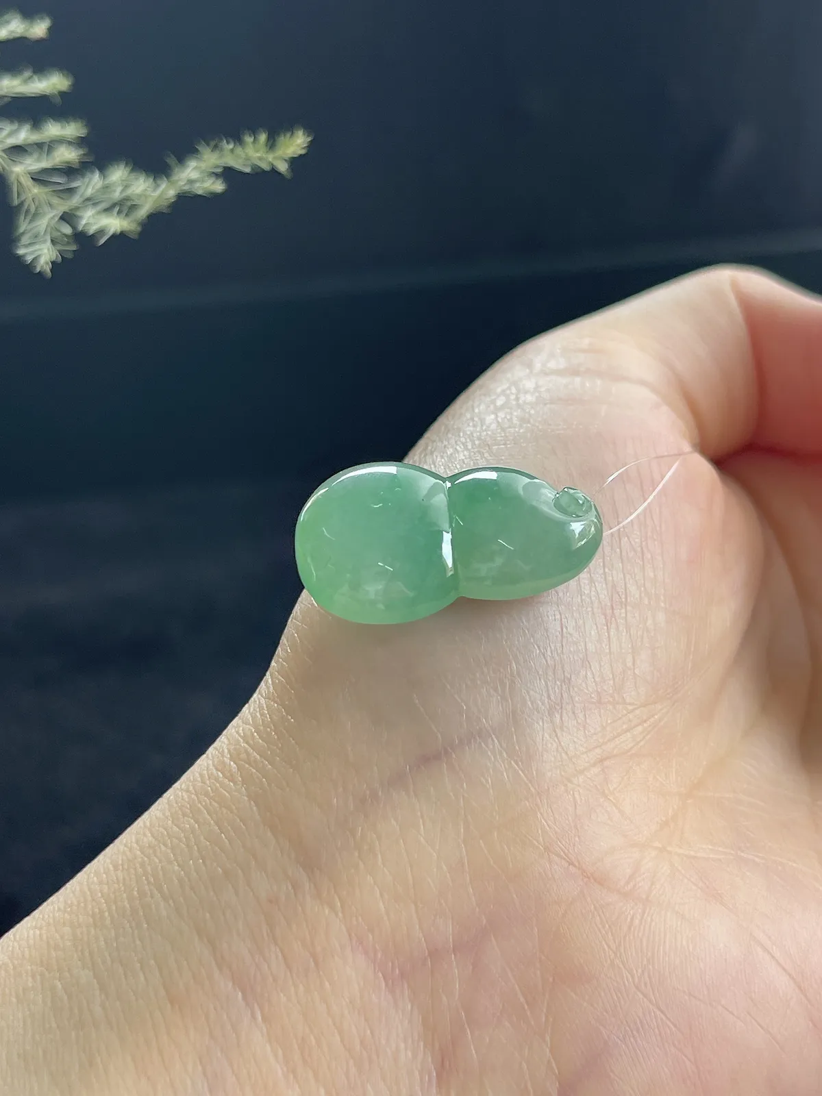 翡翠冰糯种淡绿色葫芦