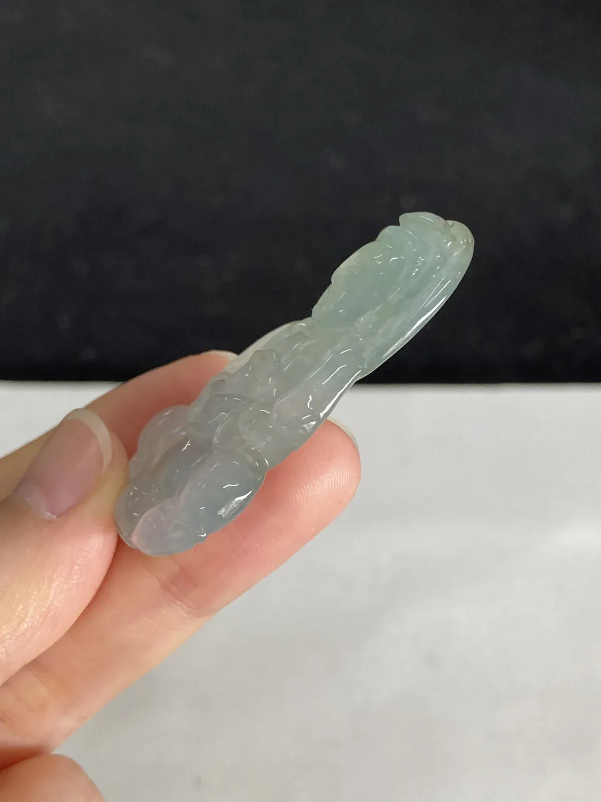 翡翠冰糯种淡绿色吊坠