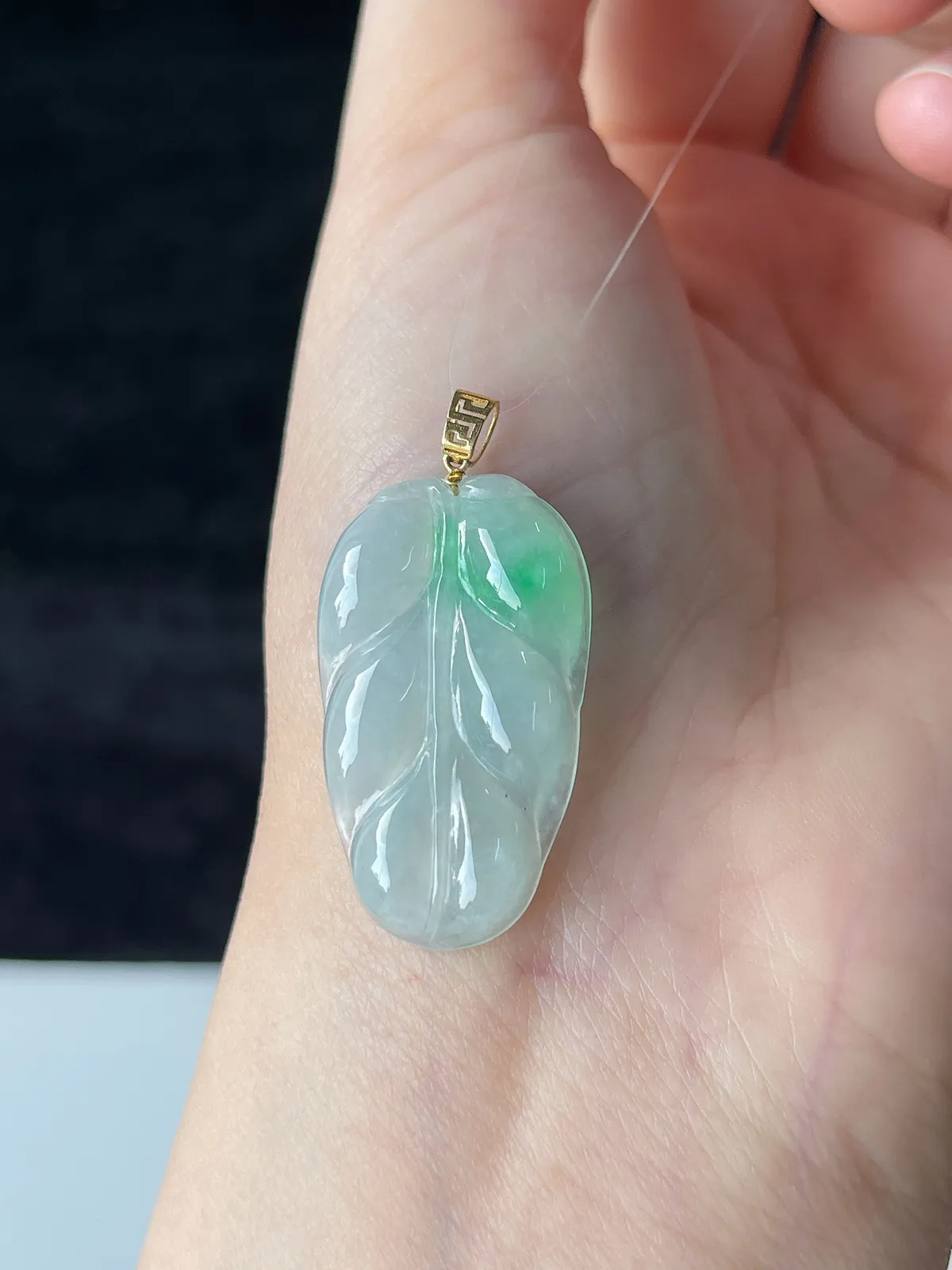翡翠冰糯种飘绿叶子吊坠，印记：G18K