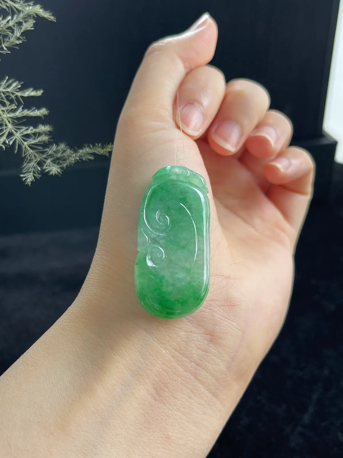 翡翠冰糯种飘绿如意