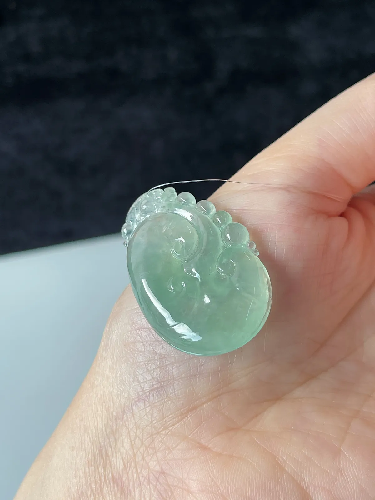 翡翠冰糯种淡绿色如意