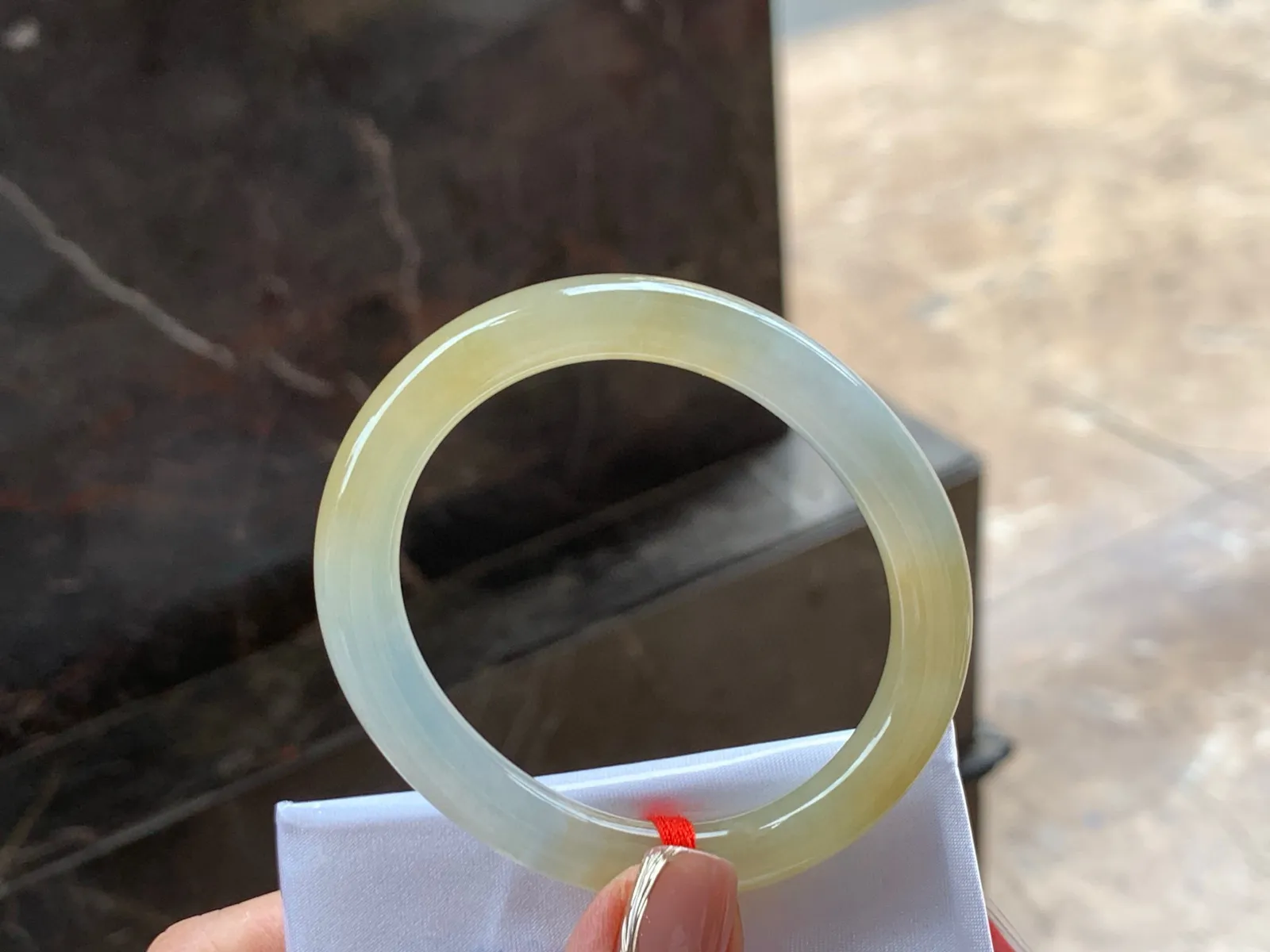 冰黄细圆条贵妃镯，种好水足，52/9/7.8mm