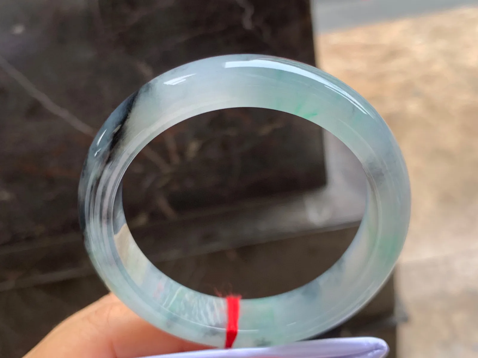 58-13-8.5mm
冰种乌鸡飘花手镯 水润冰透 特色镯气质