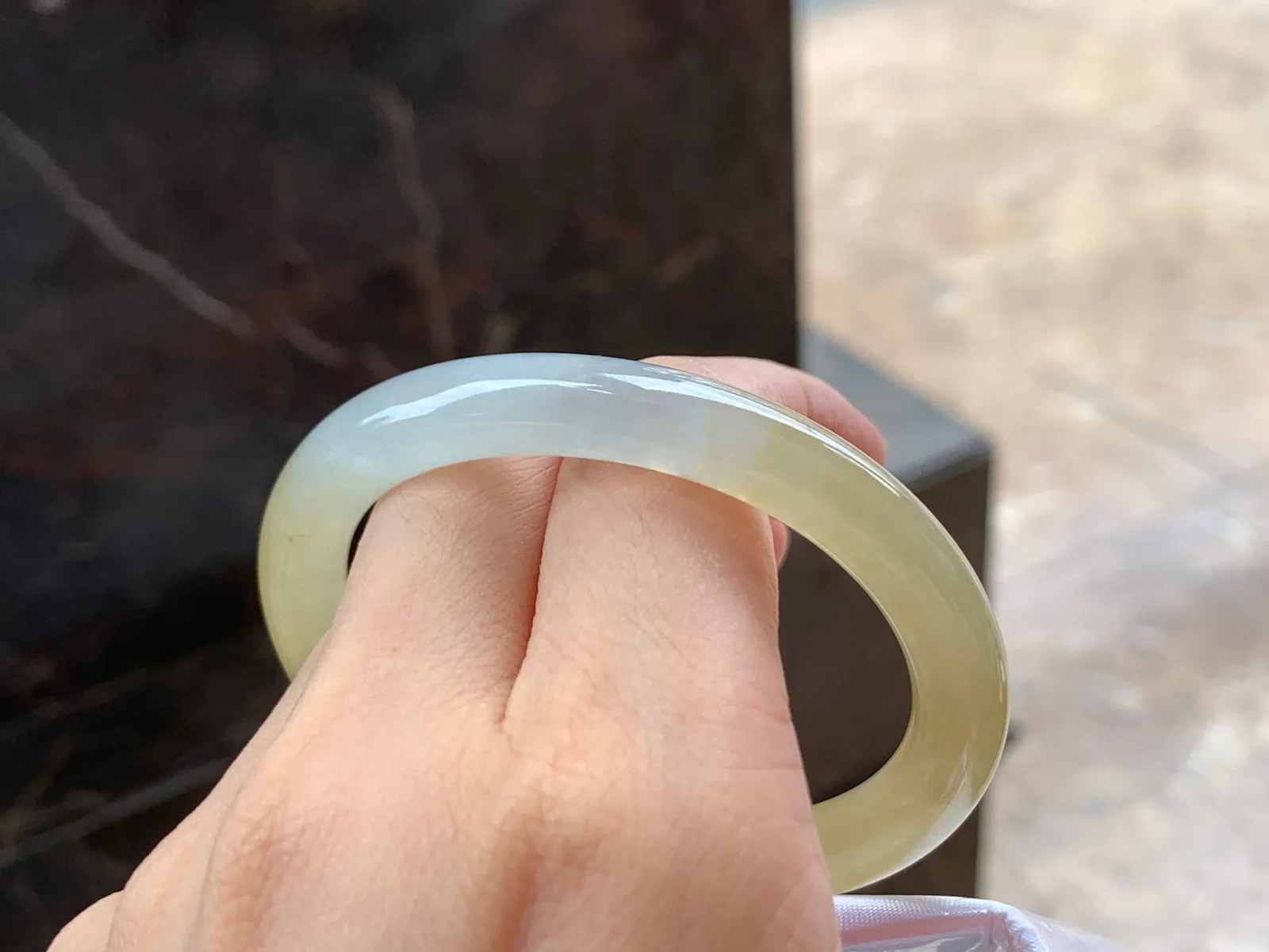 冰黄细圆条贵妃镯，种好水足，52/9/7.8mm