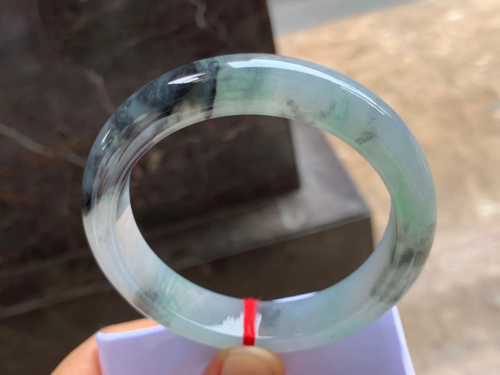 58-13-8.5mm
冰种乌鸡飘花手镯 水润冰透 特色镯气质