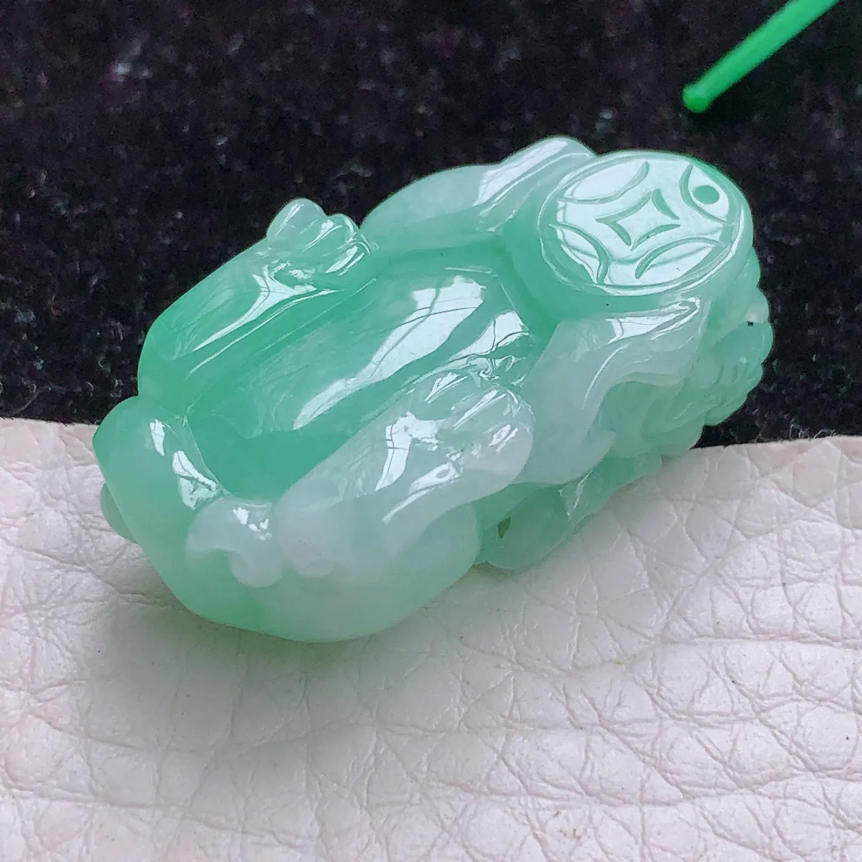 实拍x54 缅甸翡翠A货冰满绿饱满招财貔貅 玉皮休玉吊坠 玉挂件33.8*18.2*13.2mm