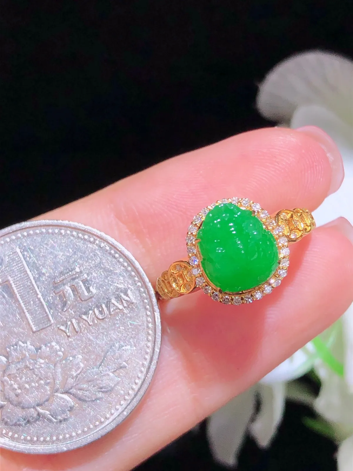 翡翠阳绿貔貅戒指 颜色鲜艳 雕工精湛