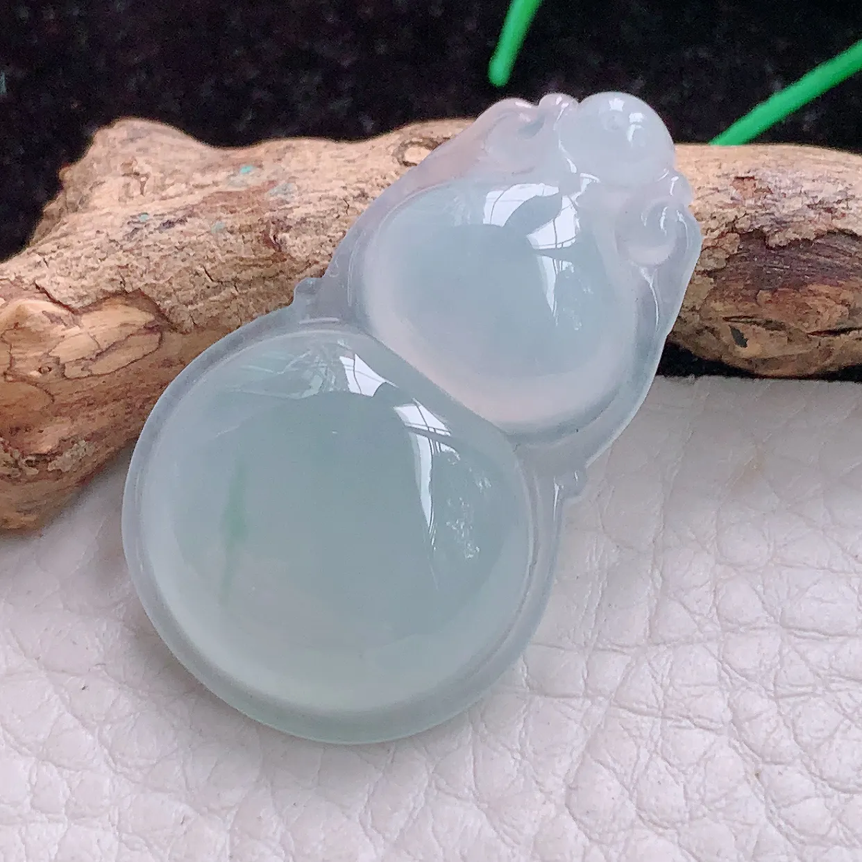 实拍f9缅甸翡翠A货胶感饱满飘花玉葫芦 葫芦玉吊坠 玉挂件36.8*23*6.5mm