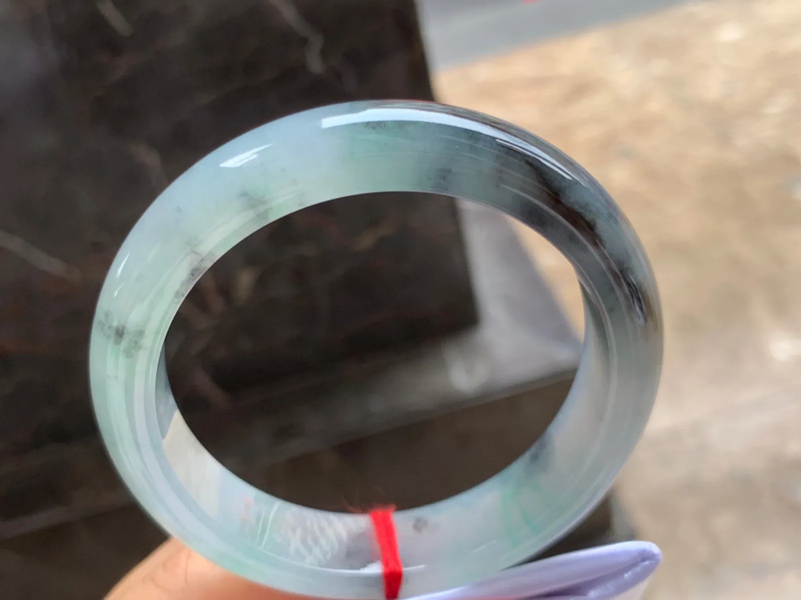 58-13-8.5mm
冰种乌鸡飘花手镯 水润冰透 特色镯气质