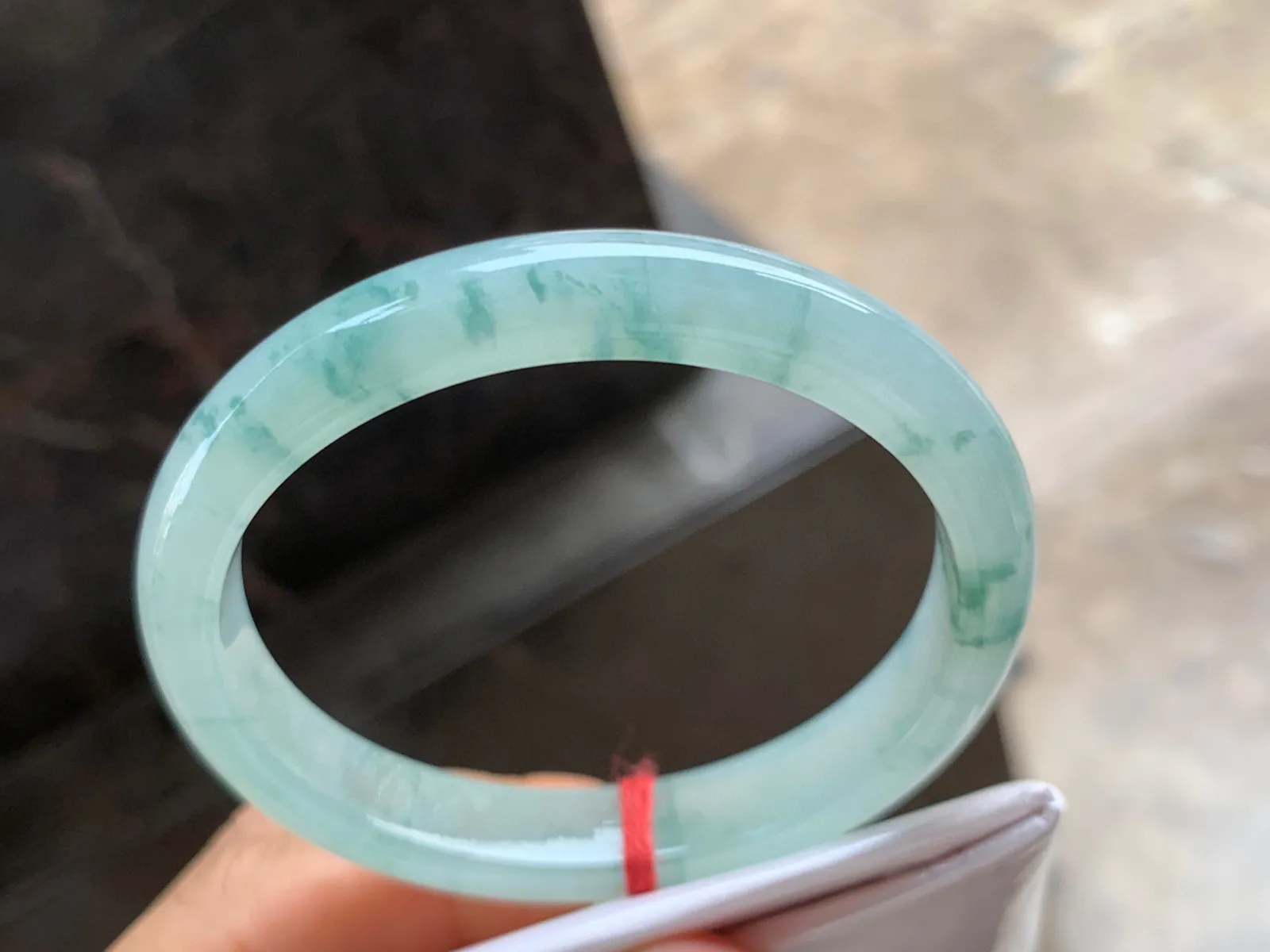 54-9.5-6.5mm
冰种飘花贵妃手镯 水润清爽 正圈52可戴