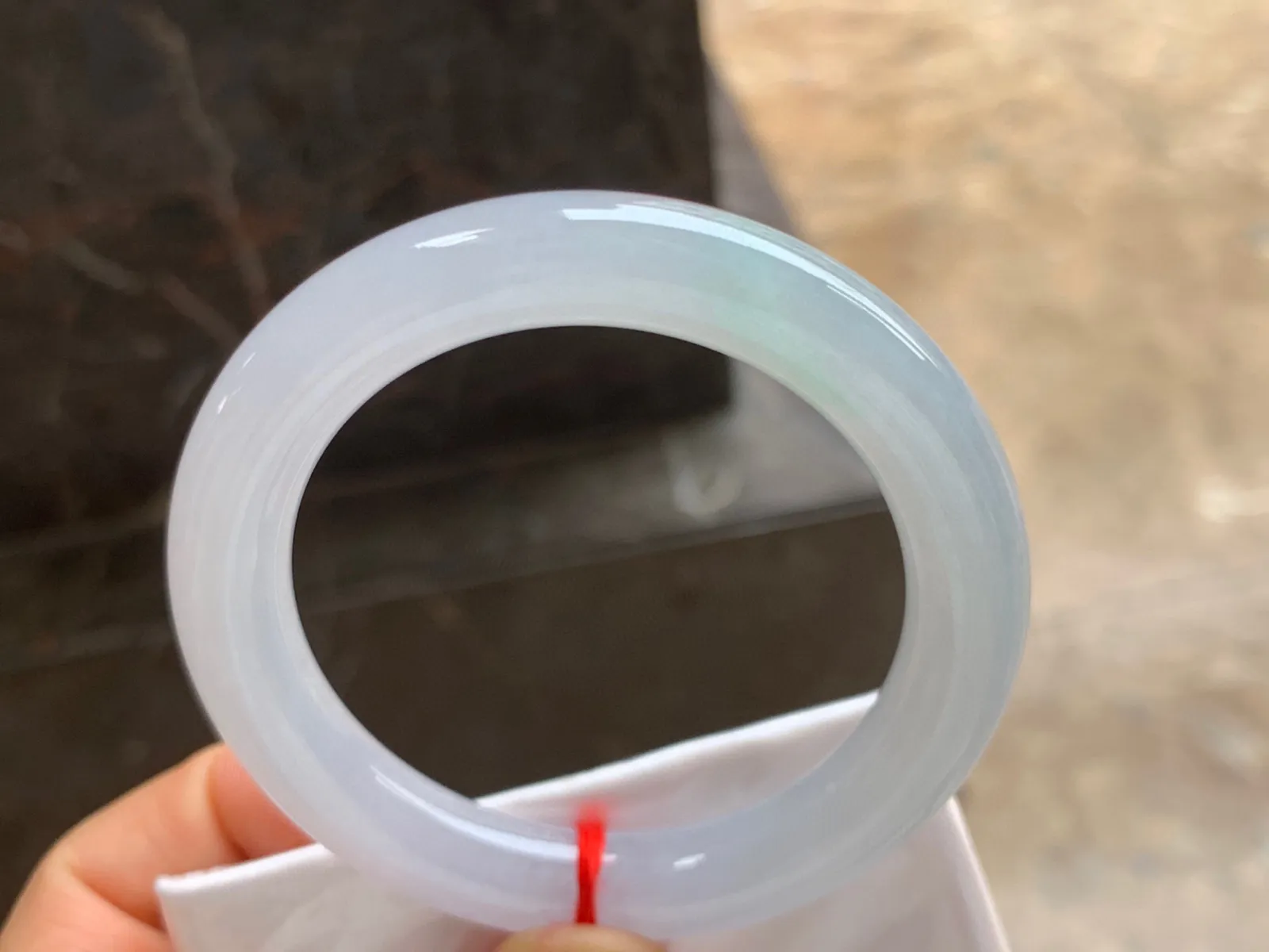 52-10mm
冰种圆条手镯 水润清新 上手秀气精致