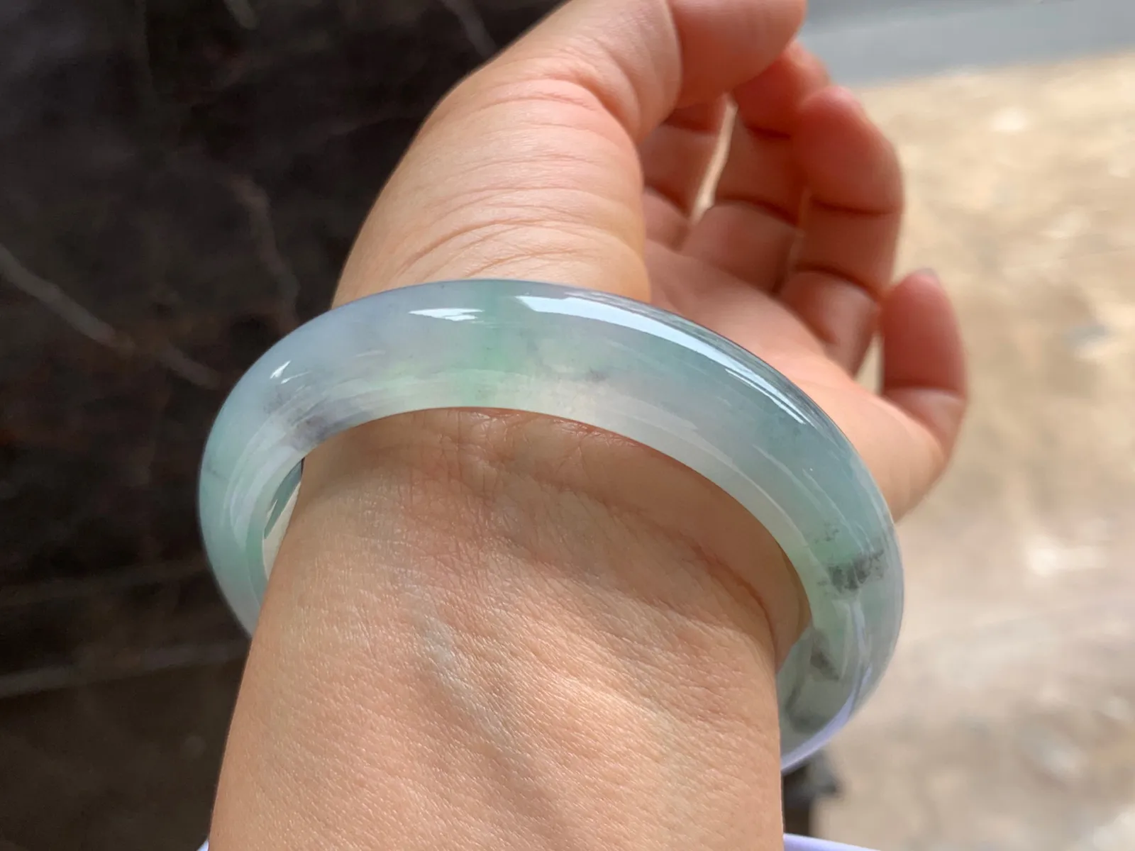 58-13-8.5mm
冰种乌鸡飘花手镯 水润冰透 特色镯气质