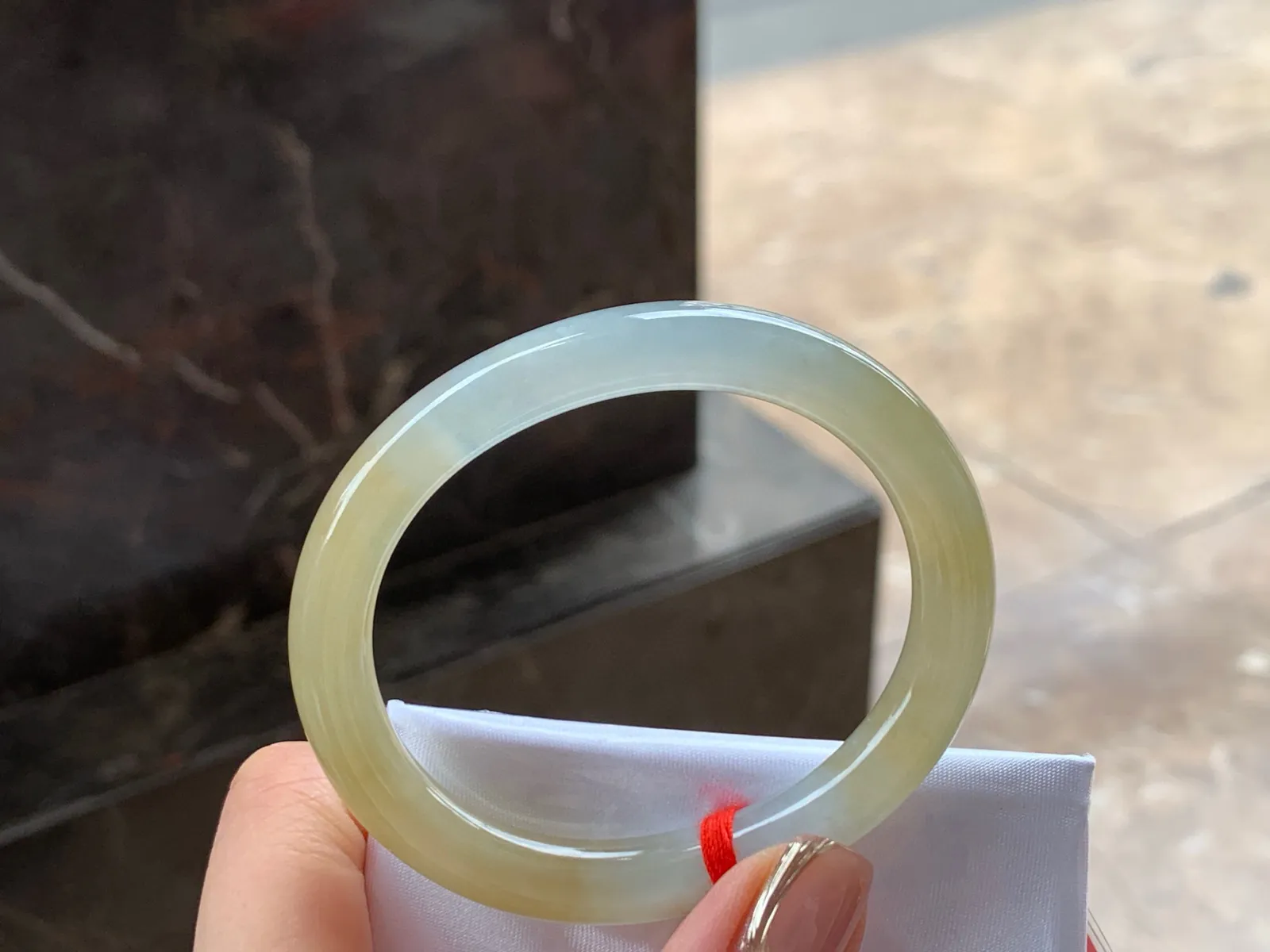 冰黄细圆条贵妃镯，种好水足，52/9/7.8mm